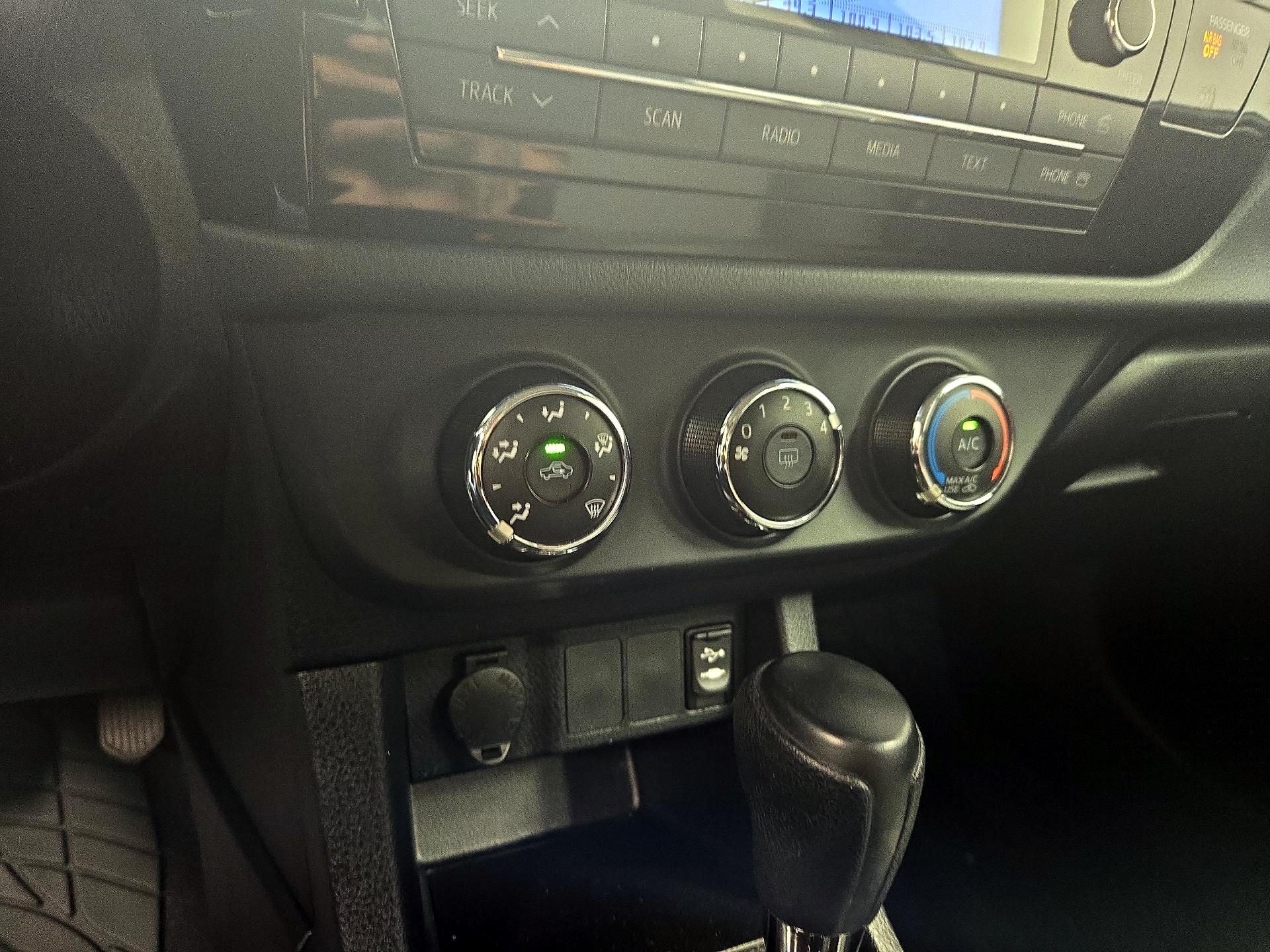 Thumbnail: 2014 Toyota Corolla - 15
