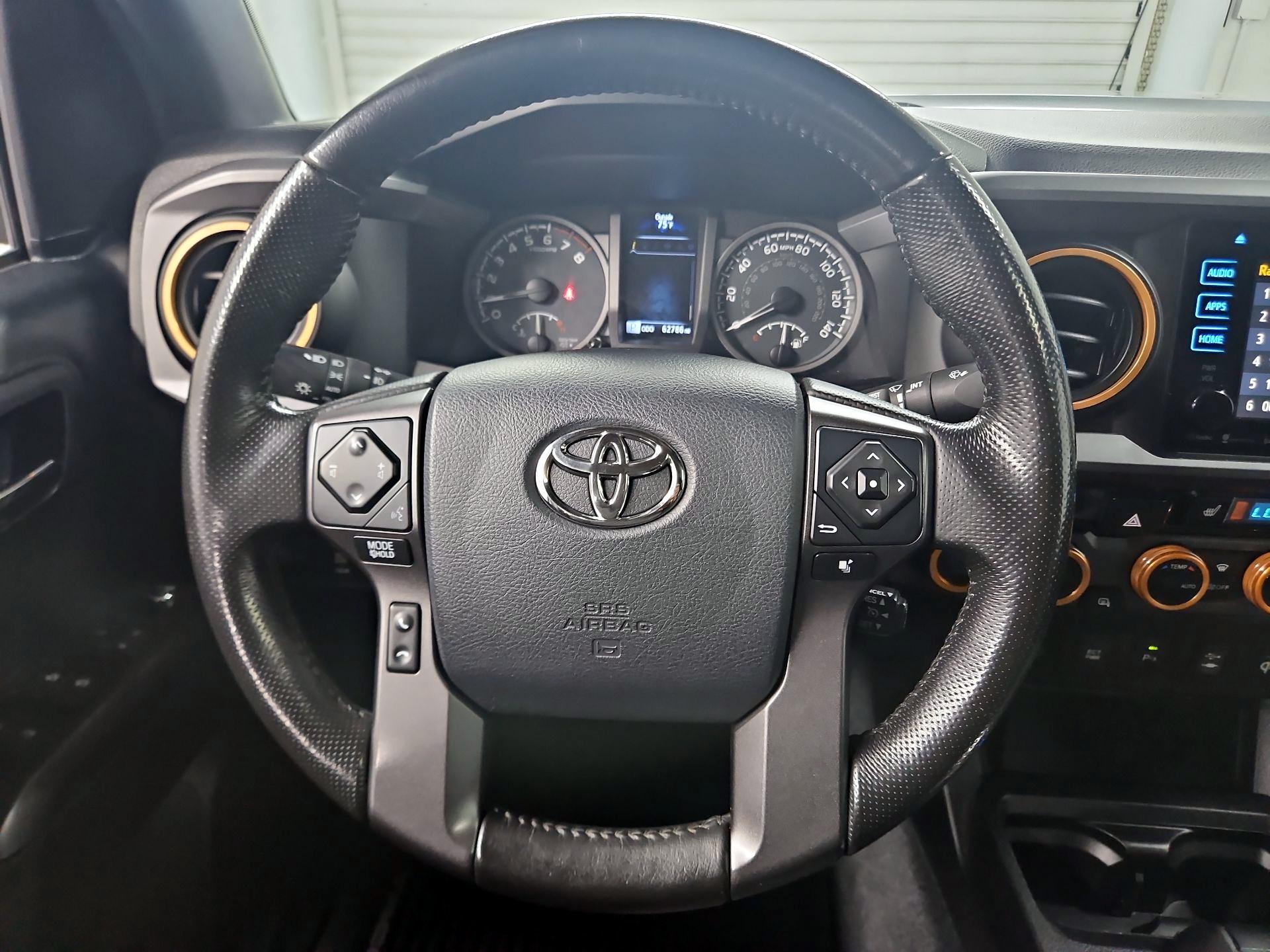 Thumbnail: 2016 Toyota Tacoma - 10