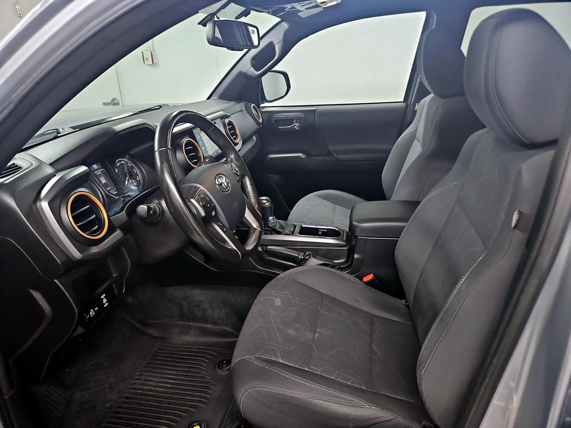 Thumbnail: 2016 Toyota Tacoma - 11