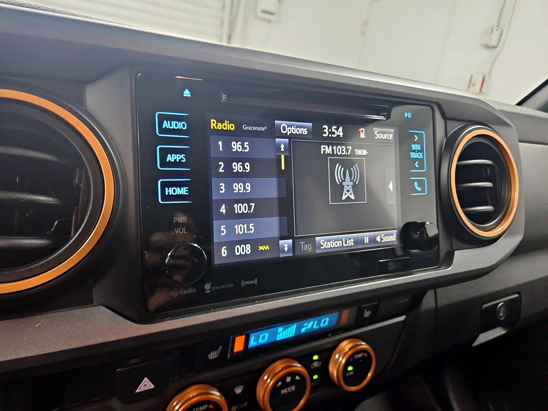 Thumbnail: 2016 Toyota Tacoma - 15