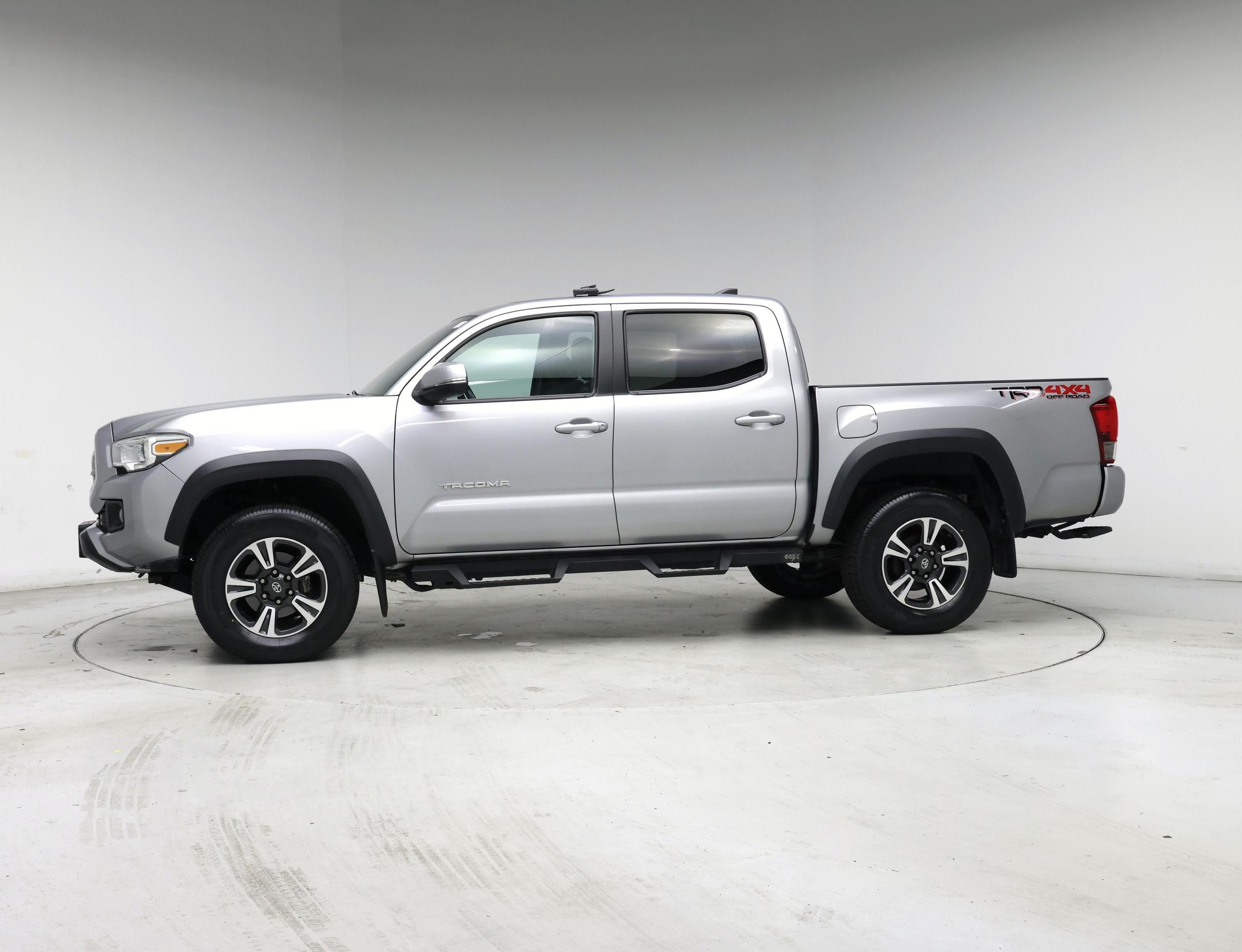 Thumbnail: 2016 Toyota Tacoma - 3