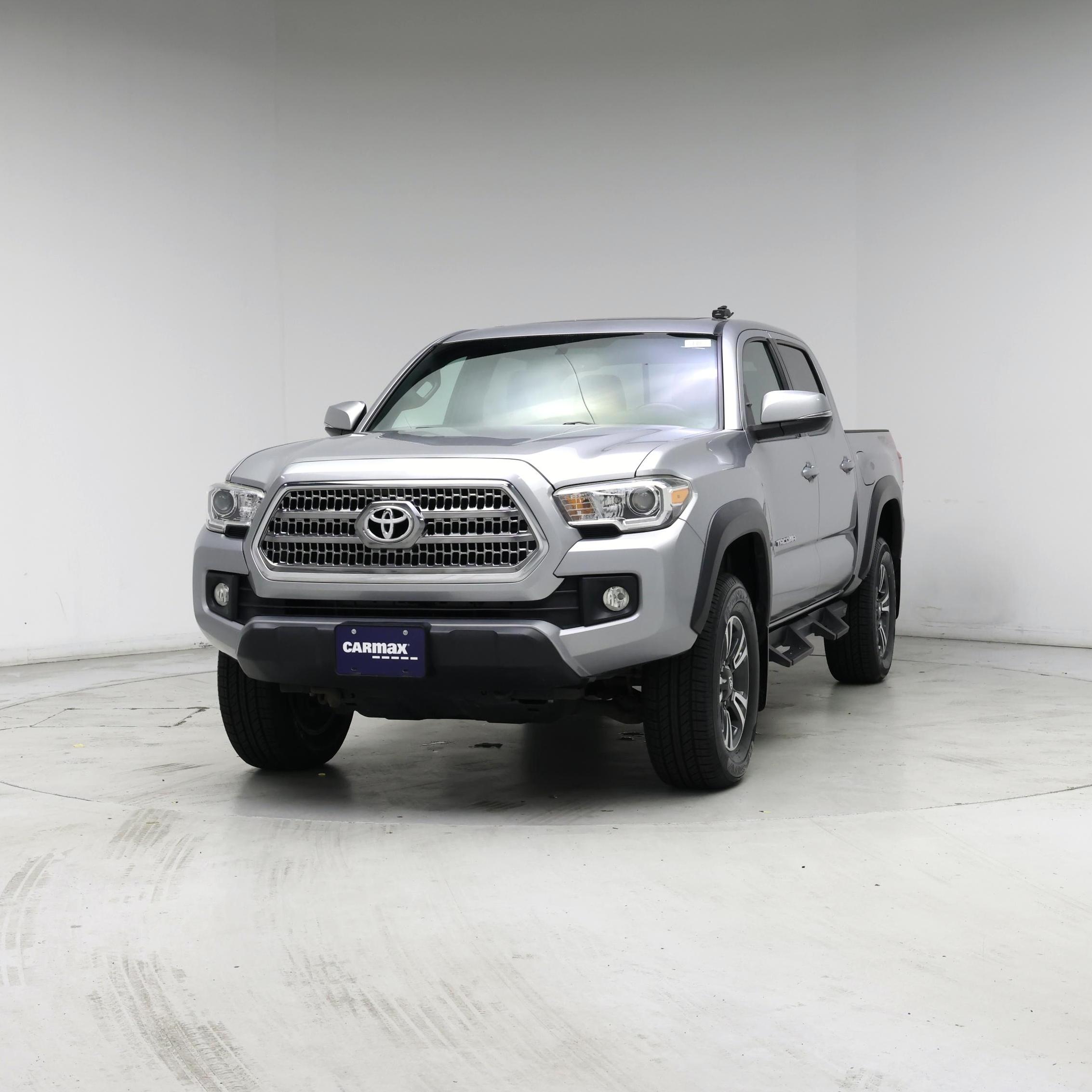 Thumbnail: 2016 Toyota Tacoma - 4