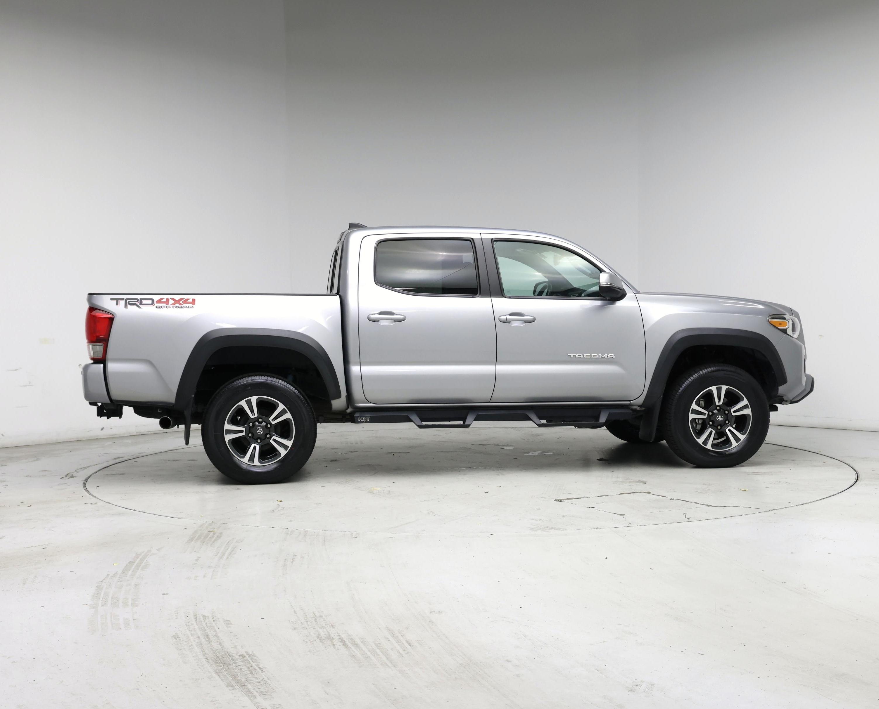 Thumbnail: 2016 Toyota Tacoma - 7