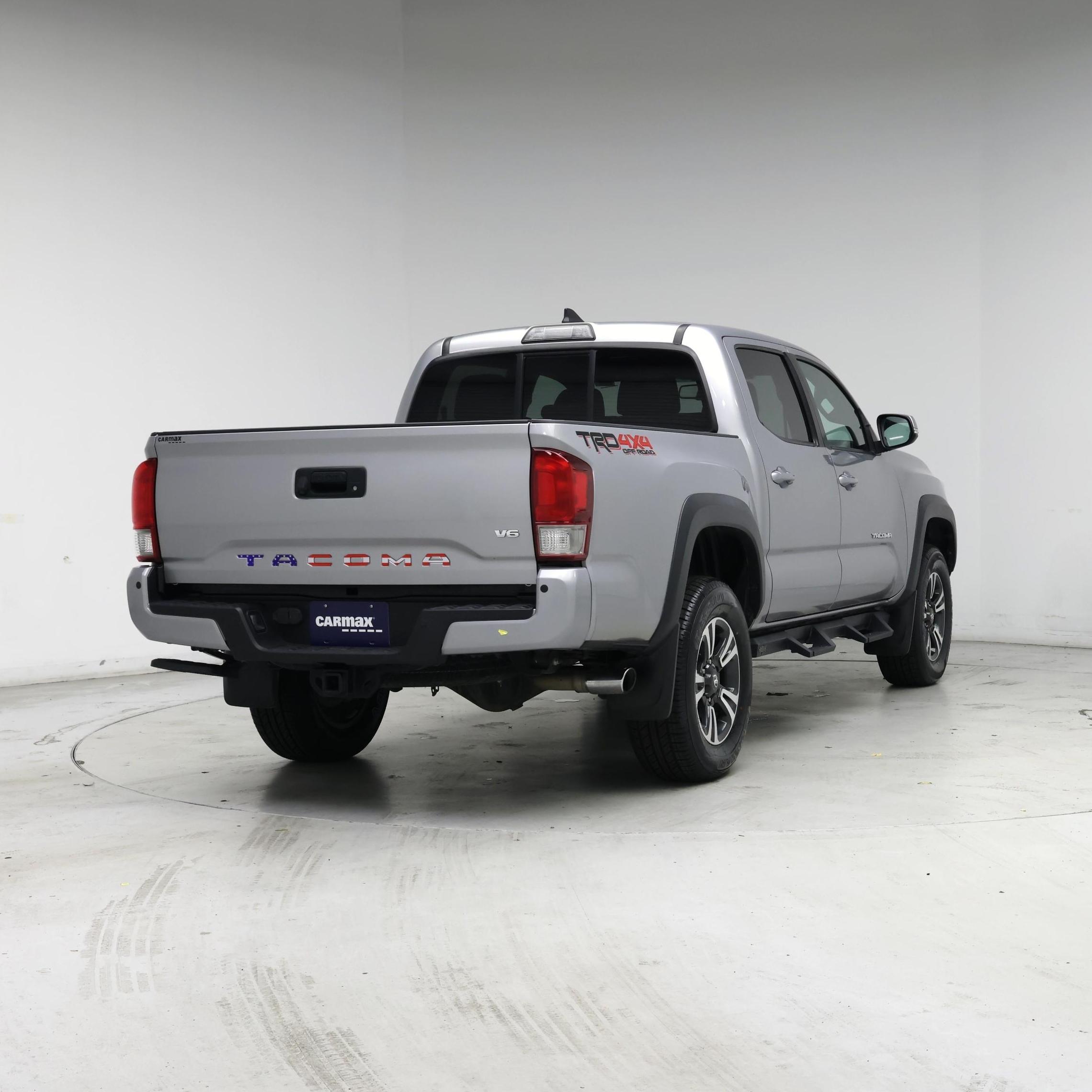 Thumbnail: 2016 Toyota Tacoma - 8