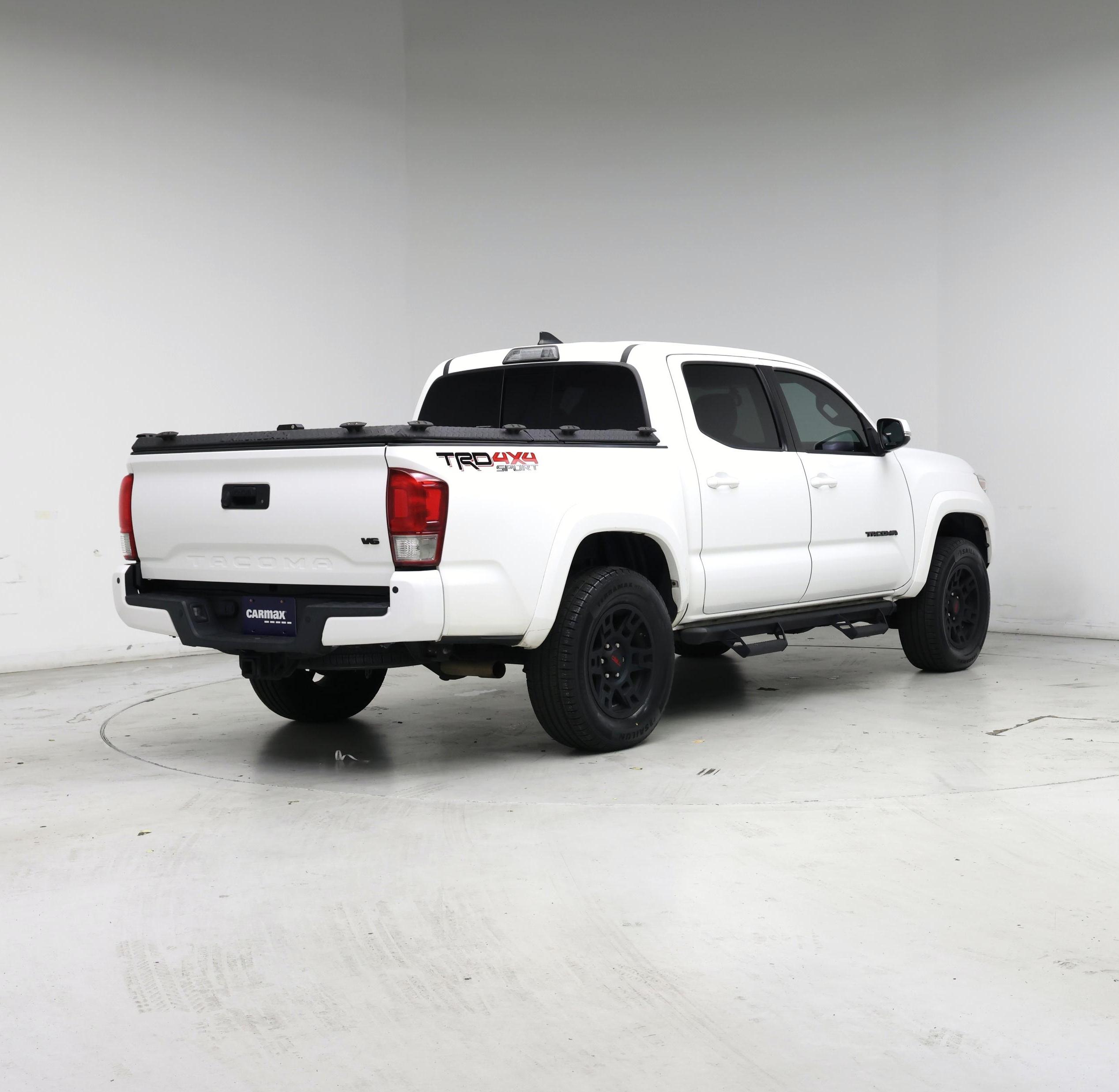 Thumbnail: 2017 Toyota Tacoma - 8