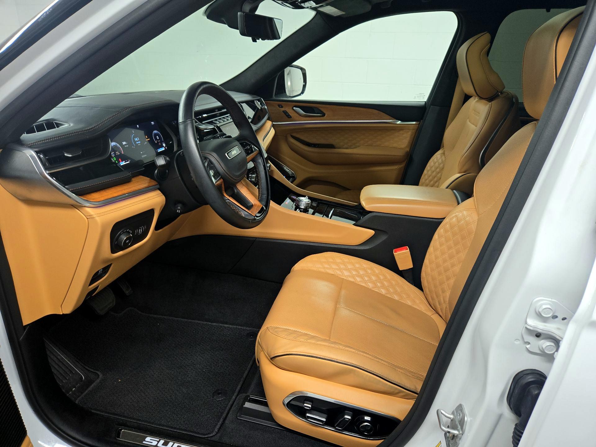 Thumbnail: 2022 Jeep Grand Cherokee - 11