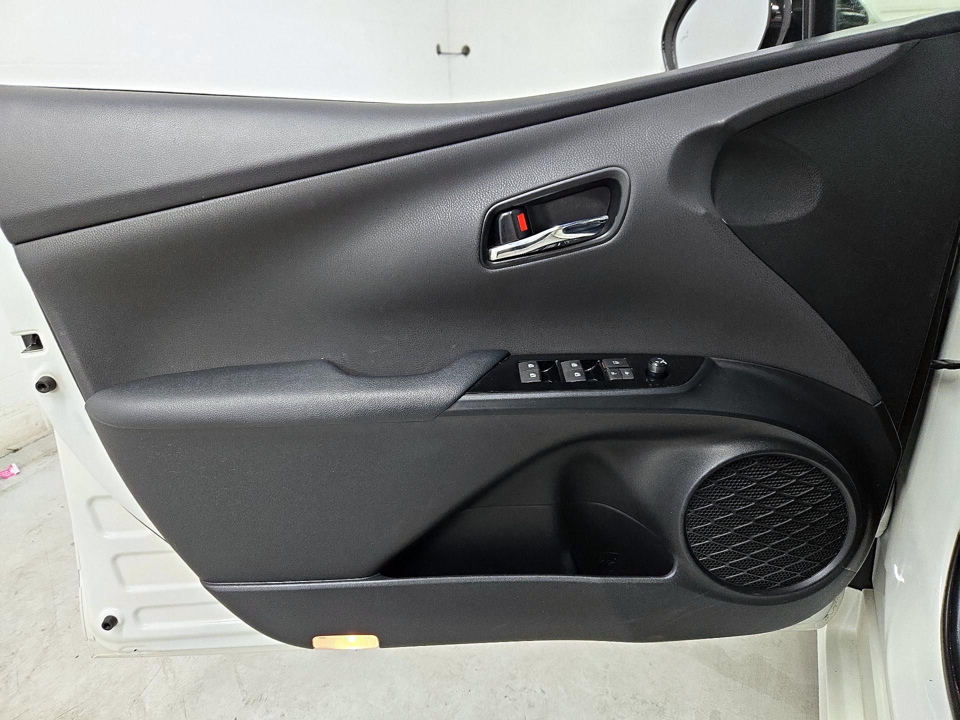 Thumbnail: 2016 Toyota Prius - 12