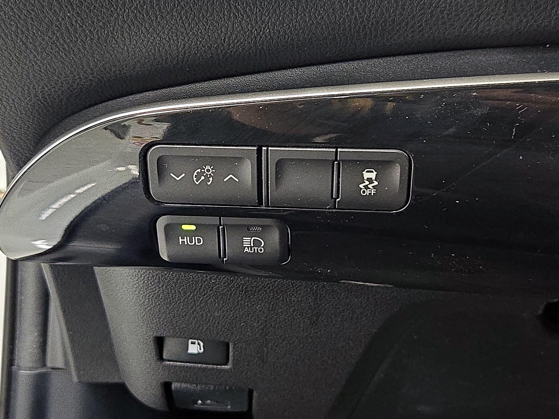 Thumbnail: 2016 Toyota Prius - 13