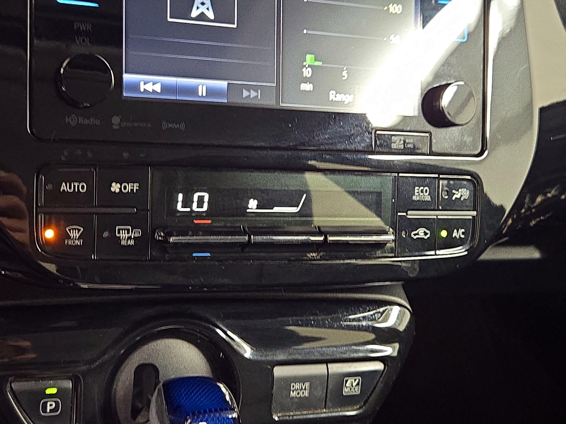 Thumbnail: 2016 Toyota Prius - 16