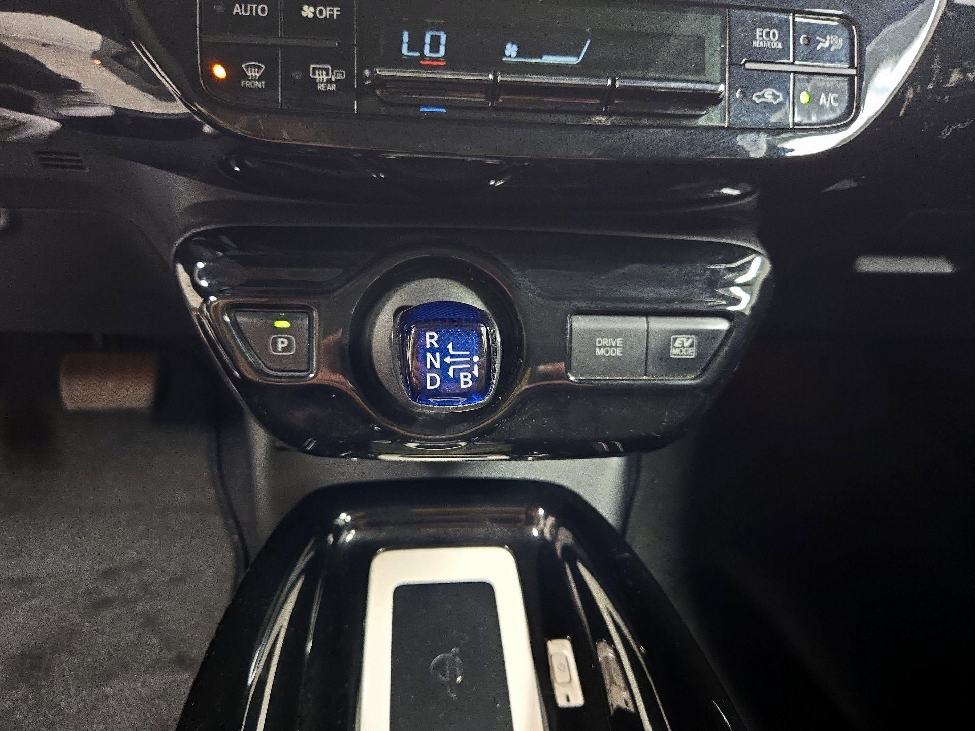 Thumbnail: 2016 Toyota Prius - 17