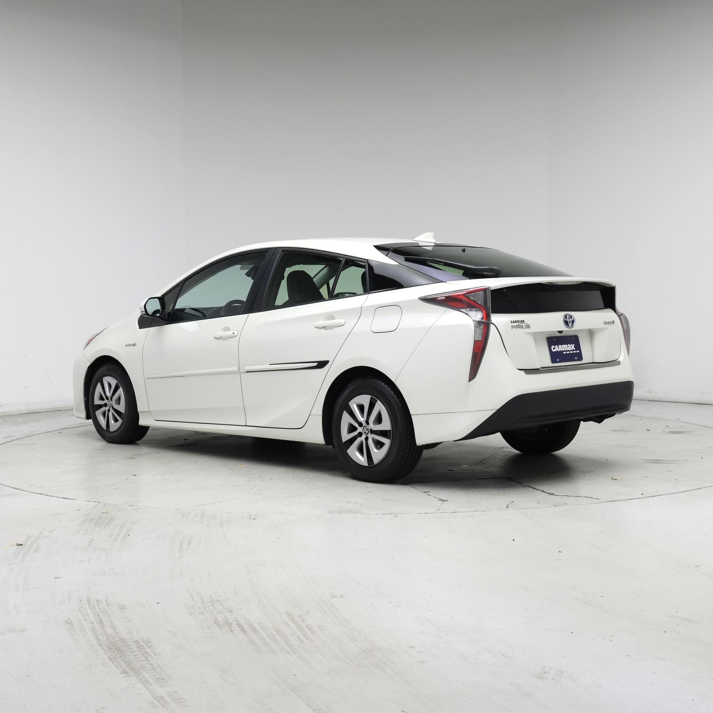 Thumbnail: 2016 Toyota Prius - 2