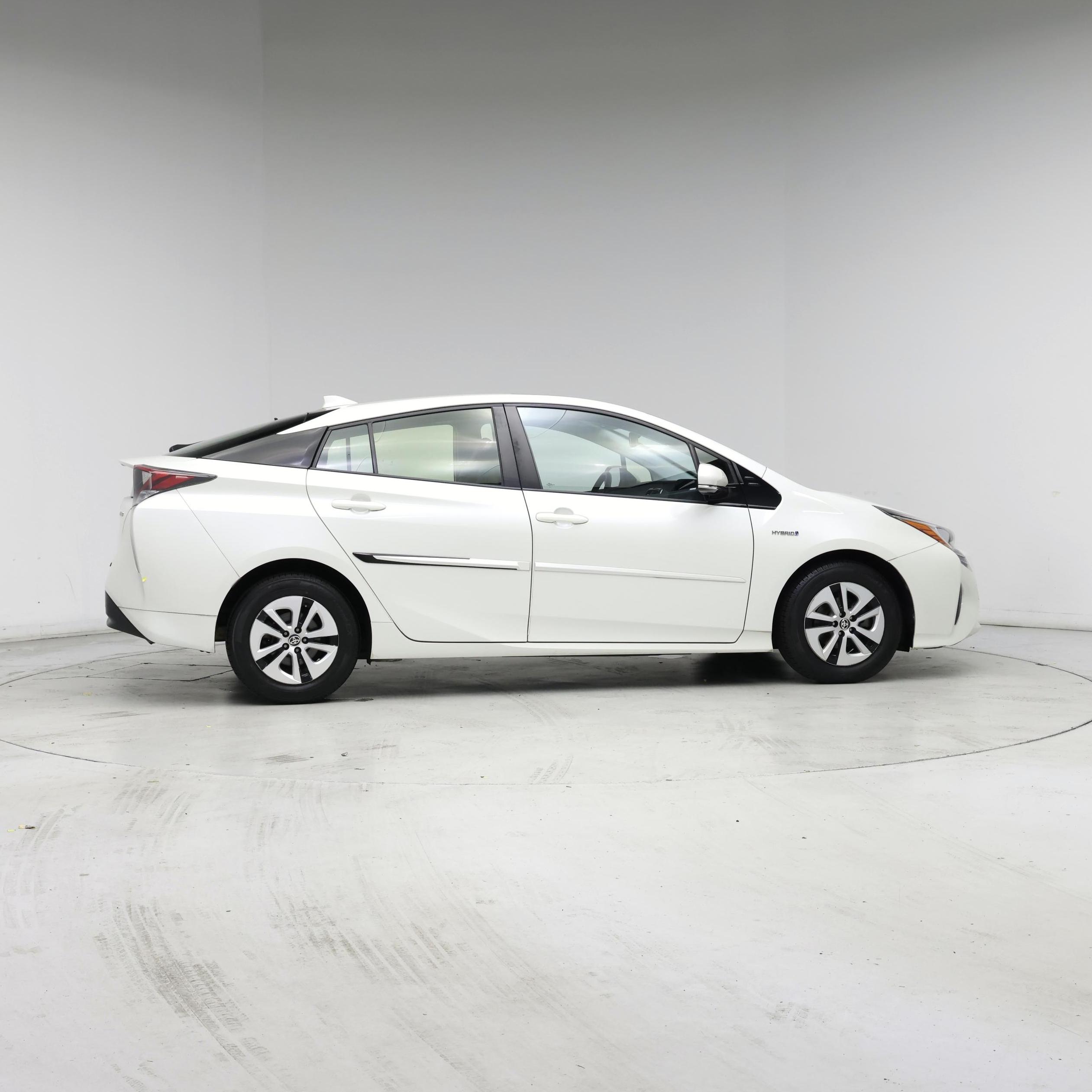 Thumbnail: 2016 Toyota Prius - 7