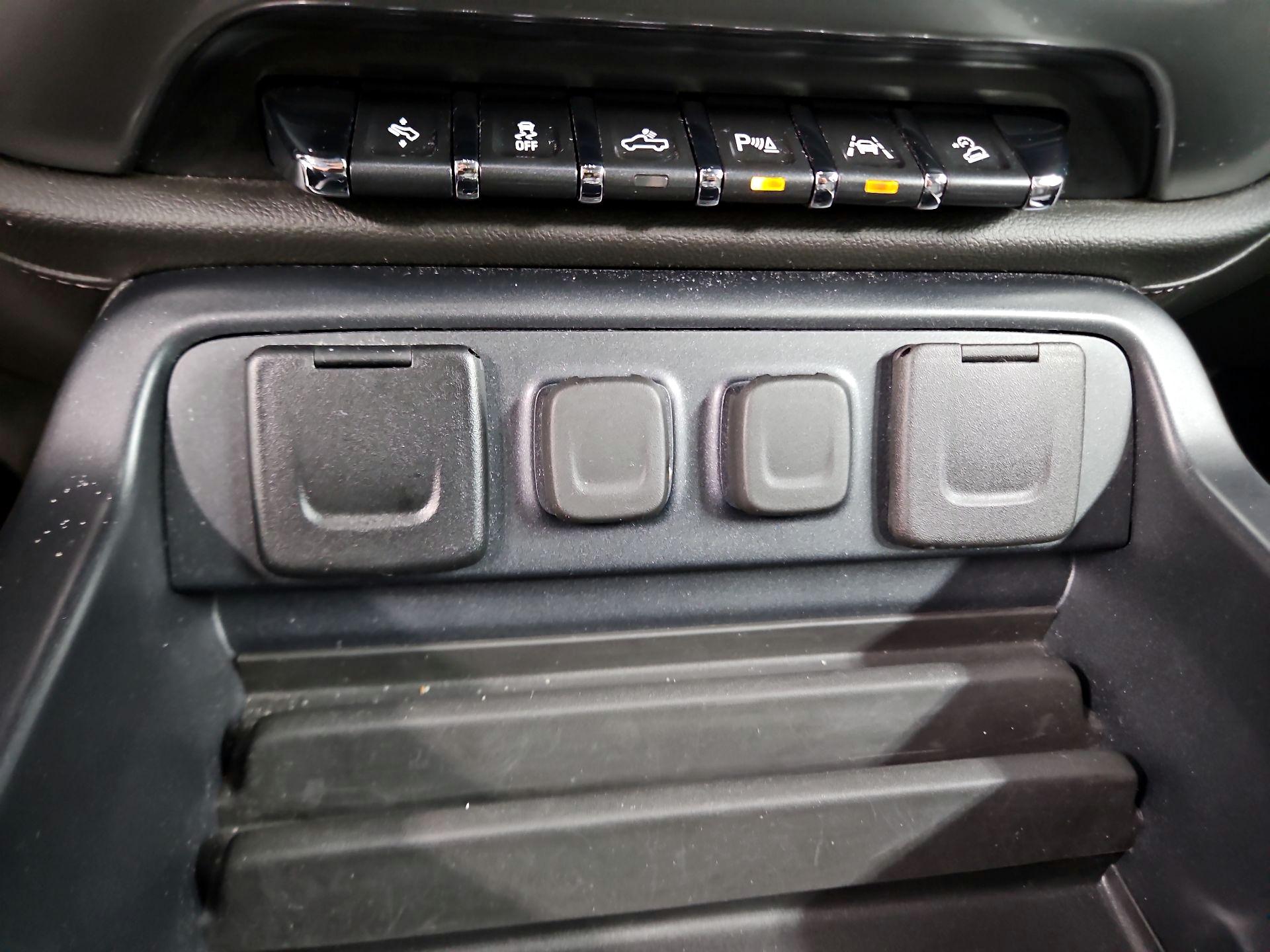 Thumbnail: 2018 Chevrolet Silverado 1500 - 19