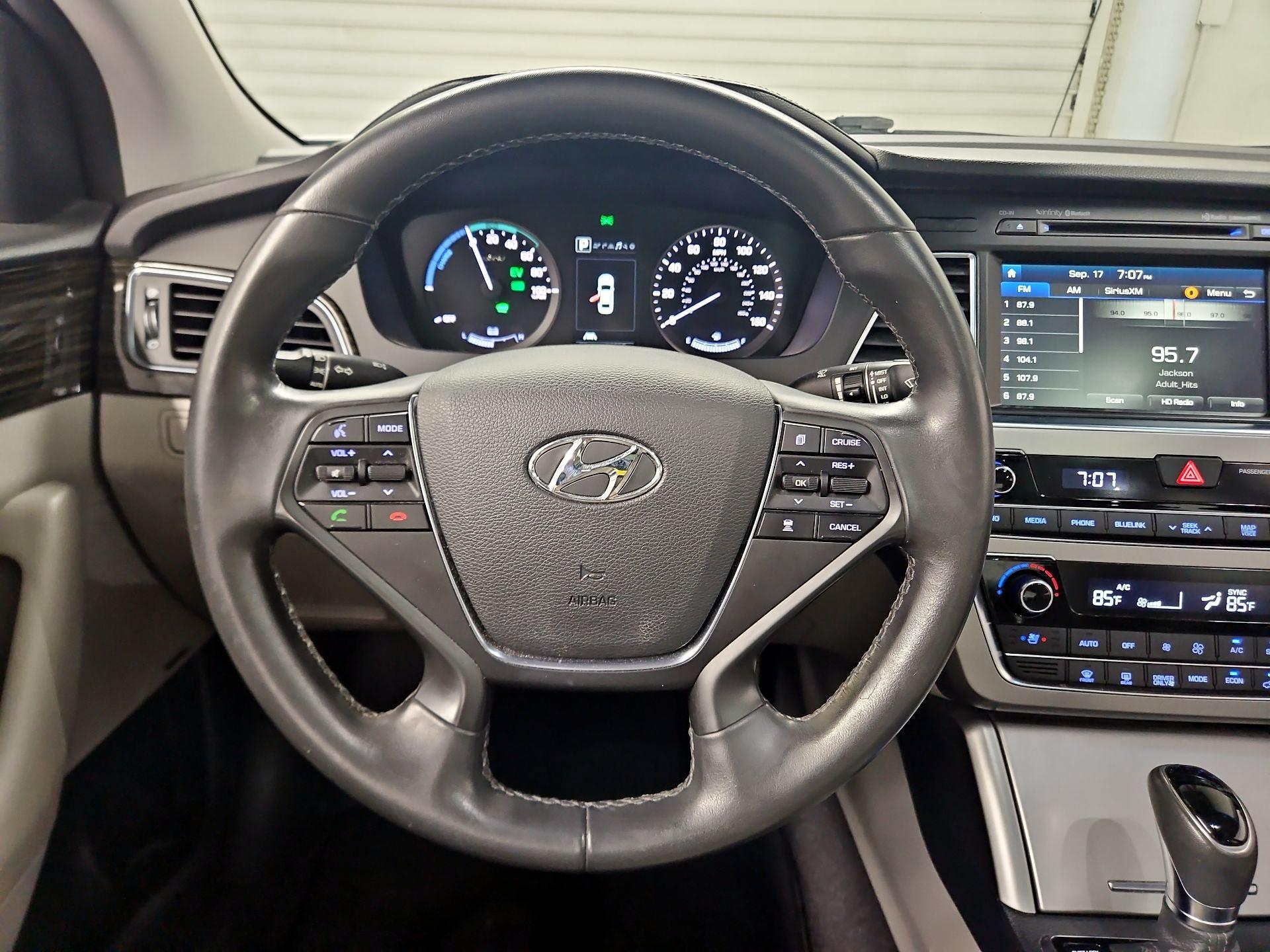 Thumbnail: 2017 Hyundai Sonata - 10