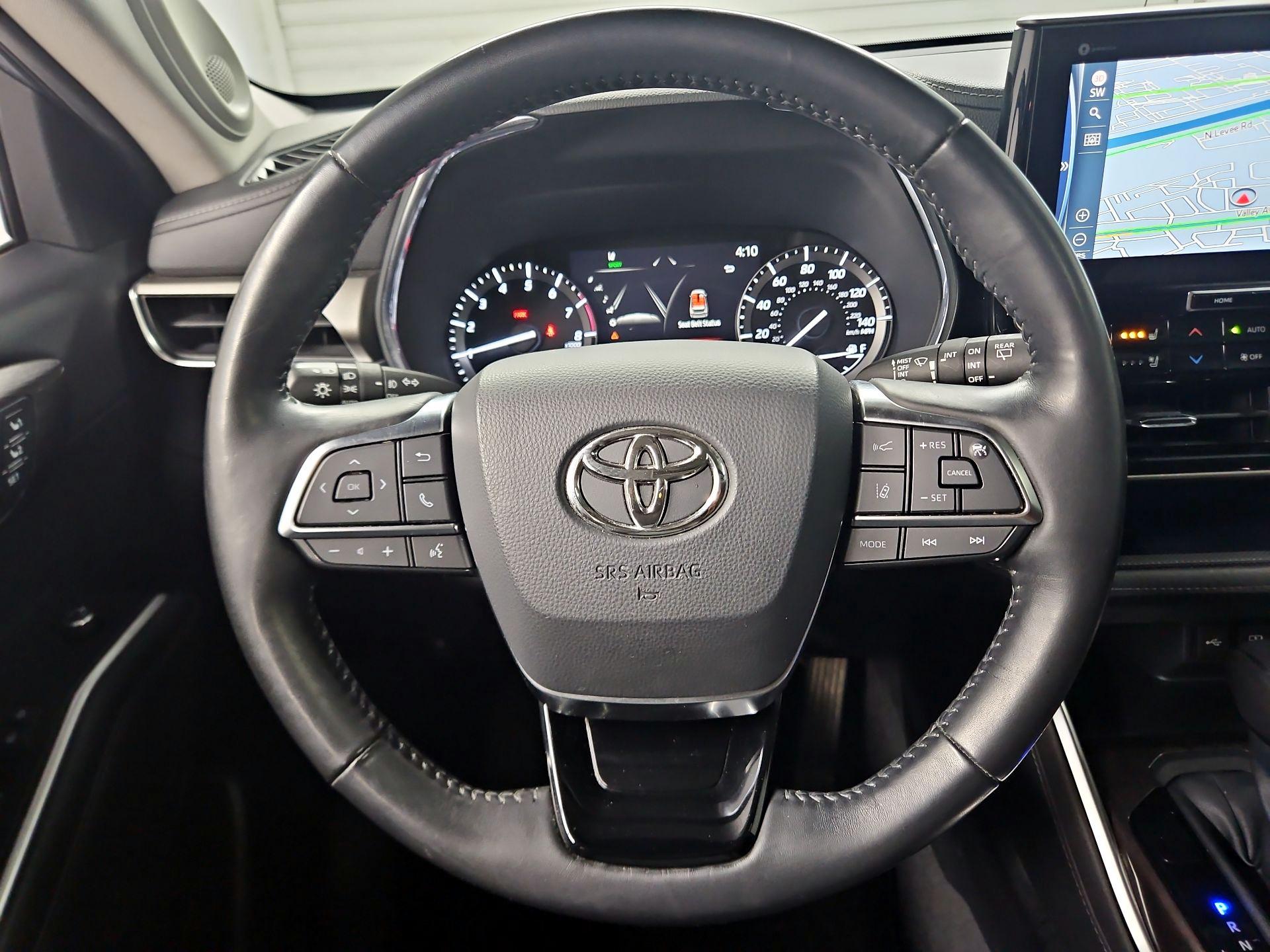 Thumbnail: 2021 Toyota Highlander - 10