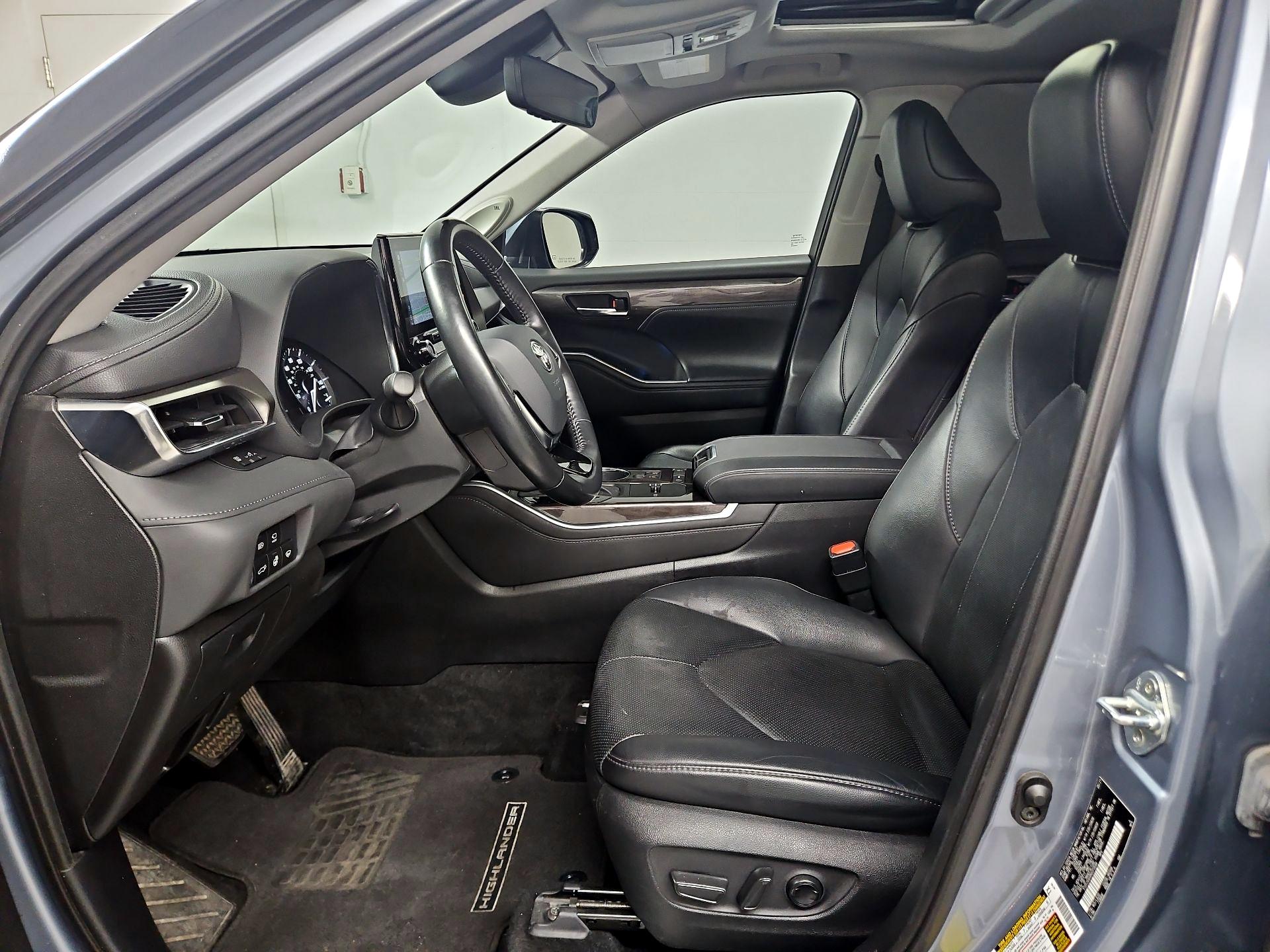 Thumbnail: 2021 Toyota Highlander - 11