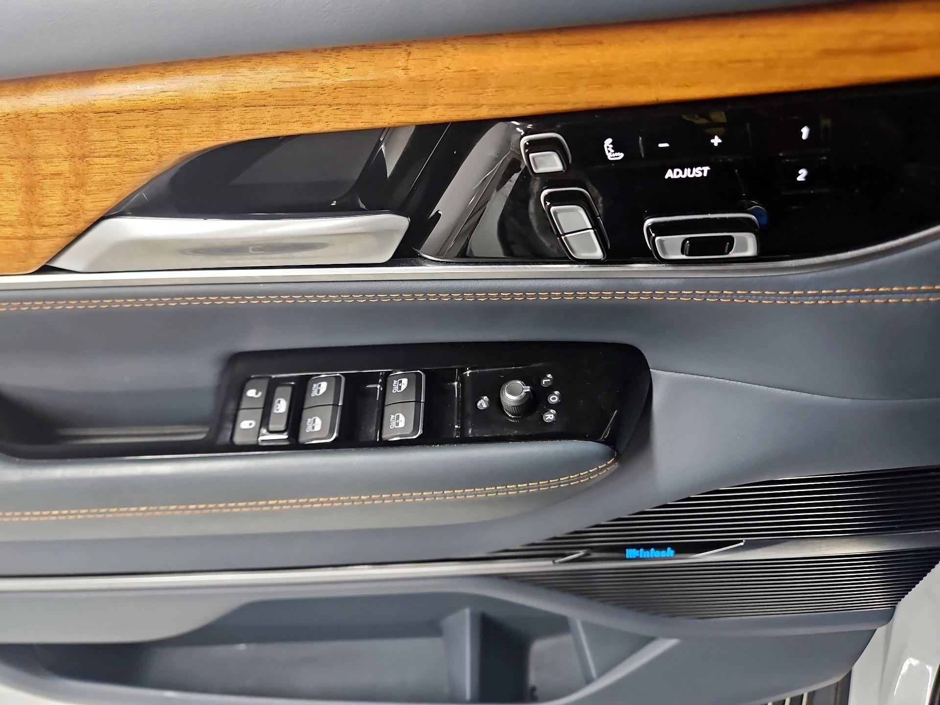 Thumbnail: 2022 Jeep Grand Wagoneer - 12