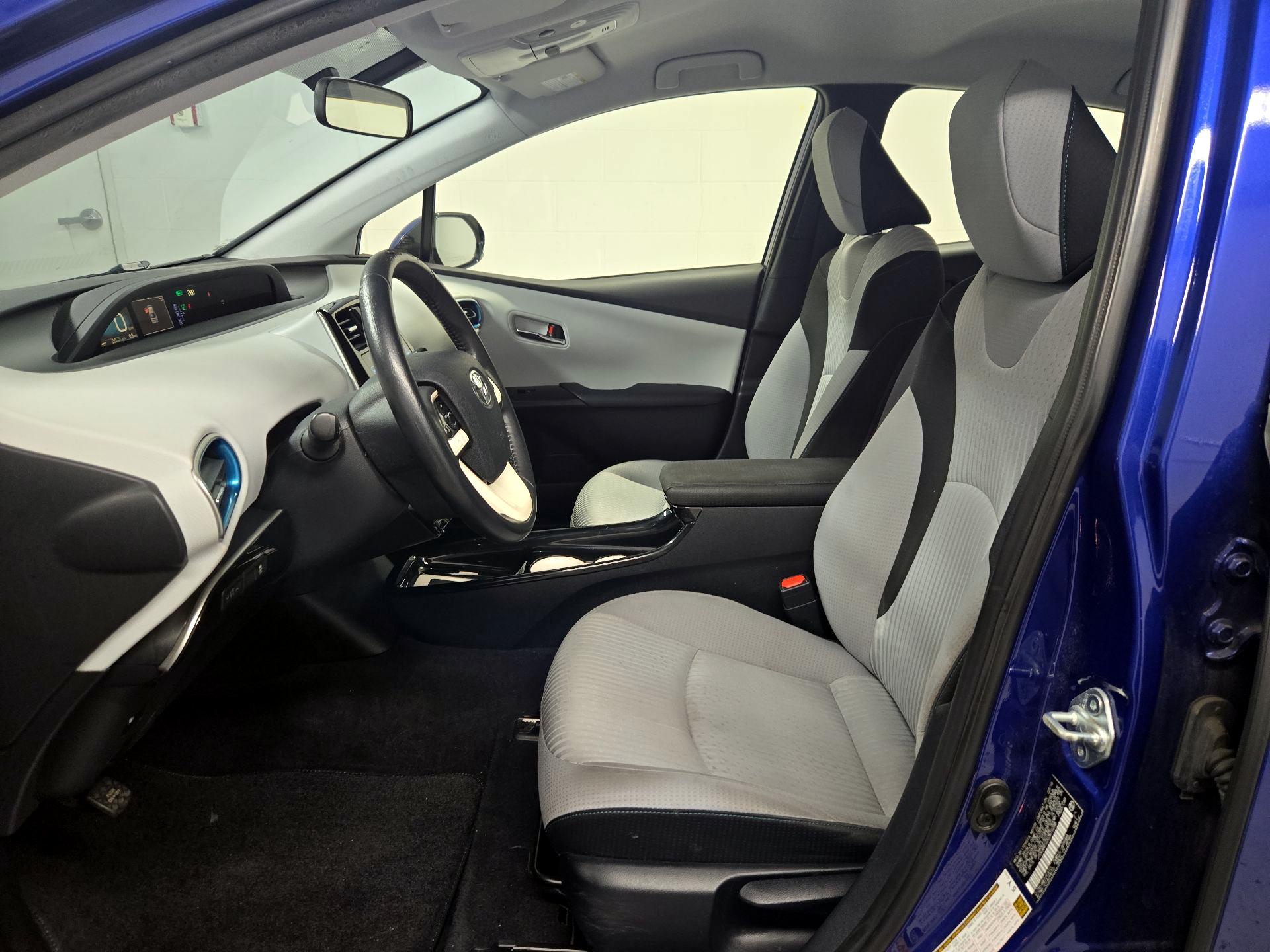 Thumbnail: 2016 Toyota Prius - 11