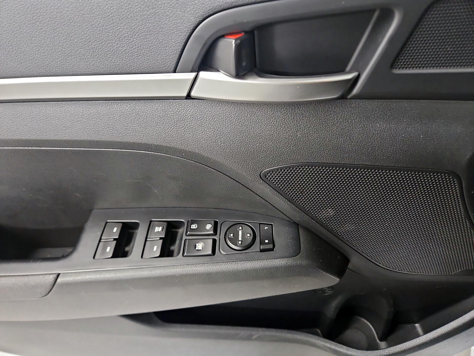 Thumbnail: 2020 Hyundai Elantra - 12