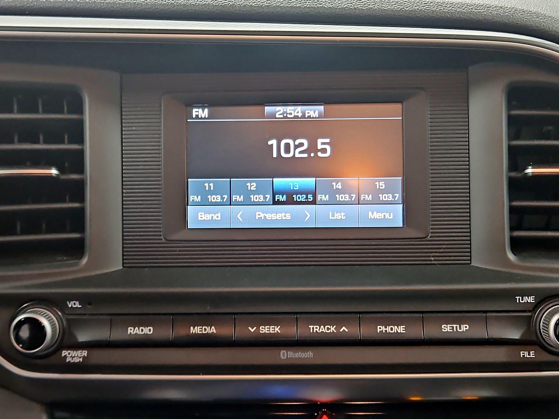 Thumbnail: 2020 Hyundai Elantra - 15