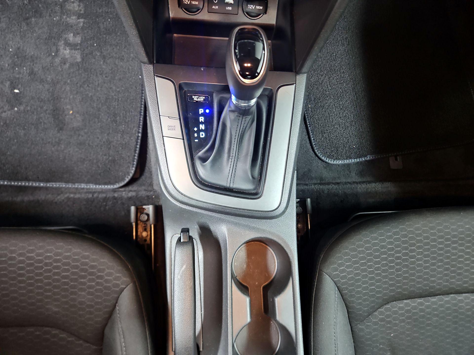Thumbnail: 2020 Hyundai Elantra - 17