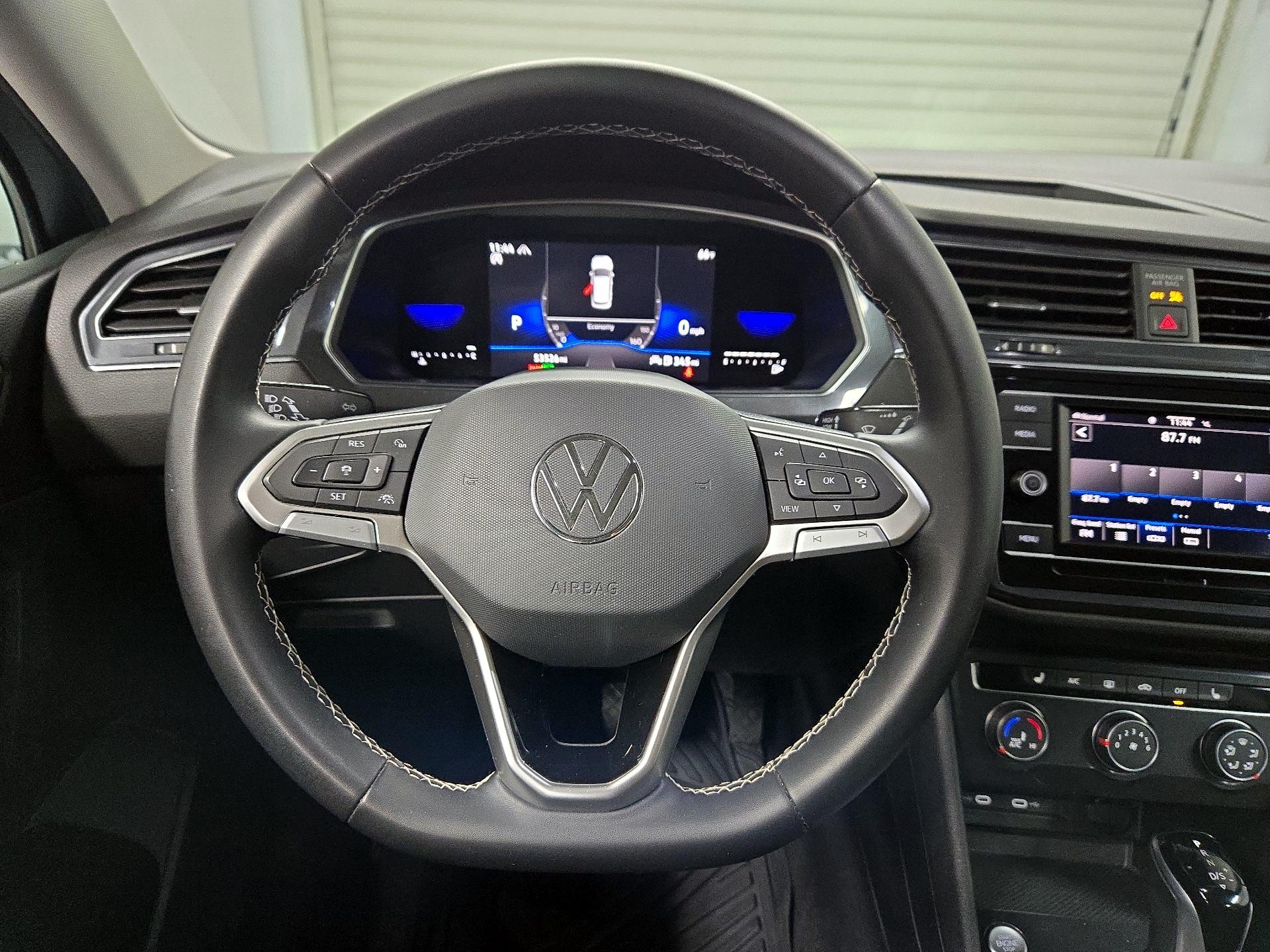 Thumbnail: 2023 Volkswagen Tiguan - 10