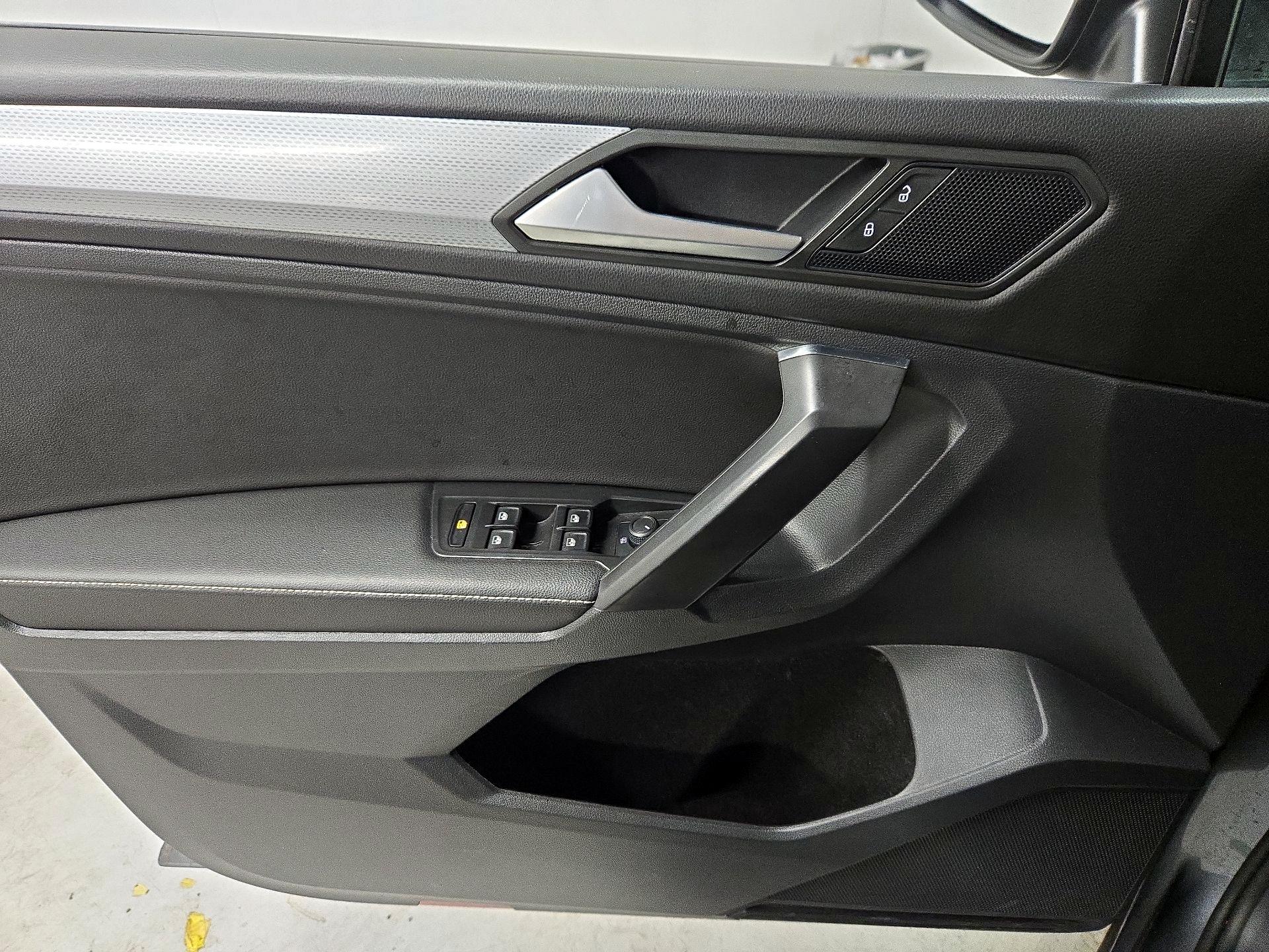 Thumbnail: 2023 Volkswagen Tiguan - 12