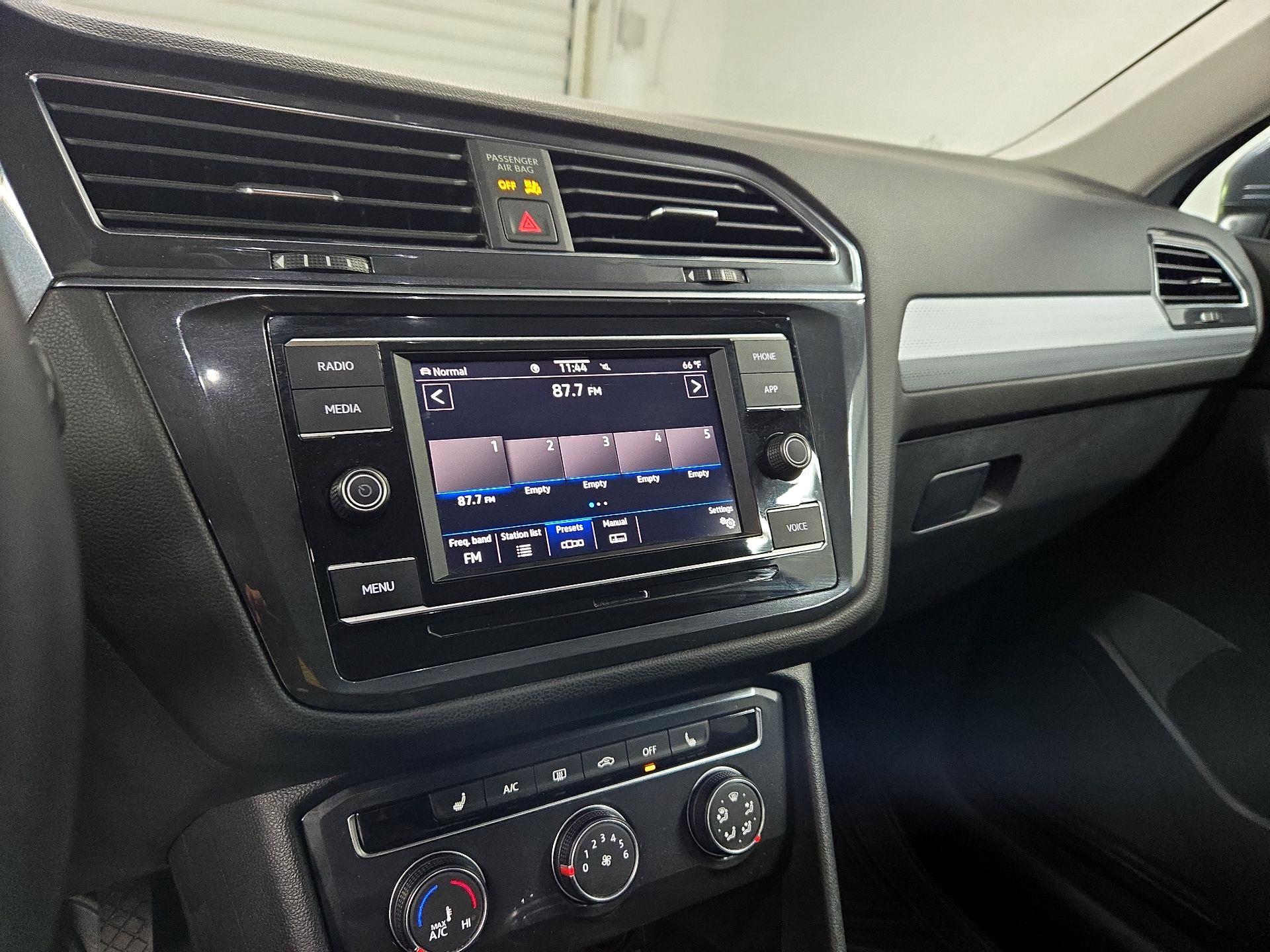 Thumbnail: 2023 Volkswagen Tiguan - 15