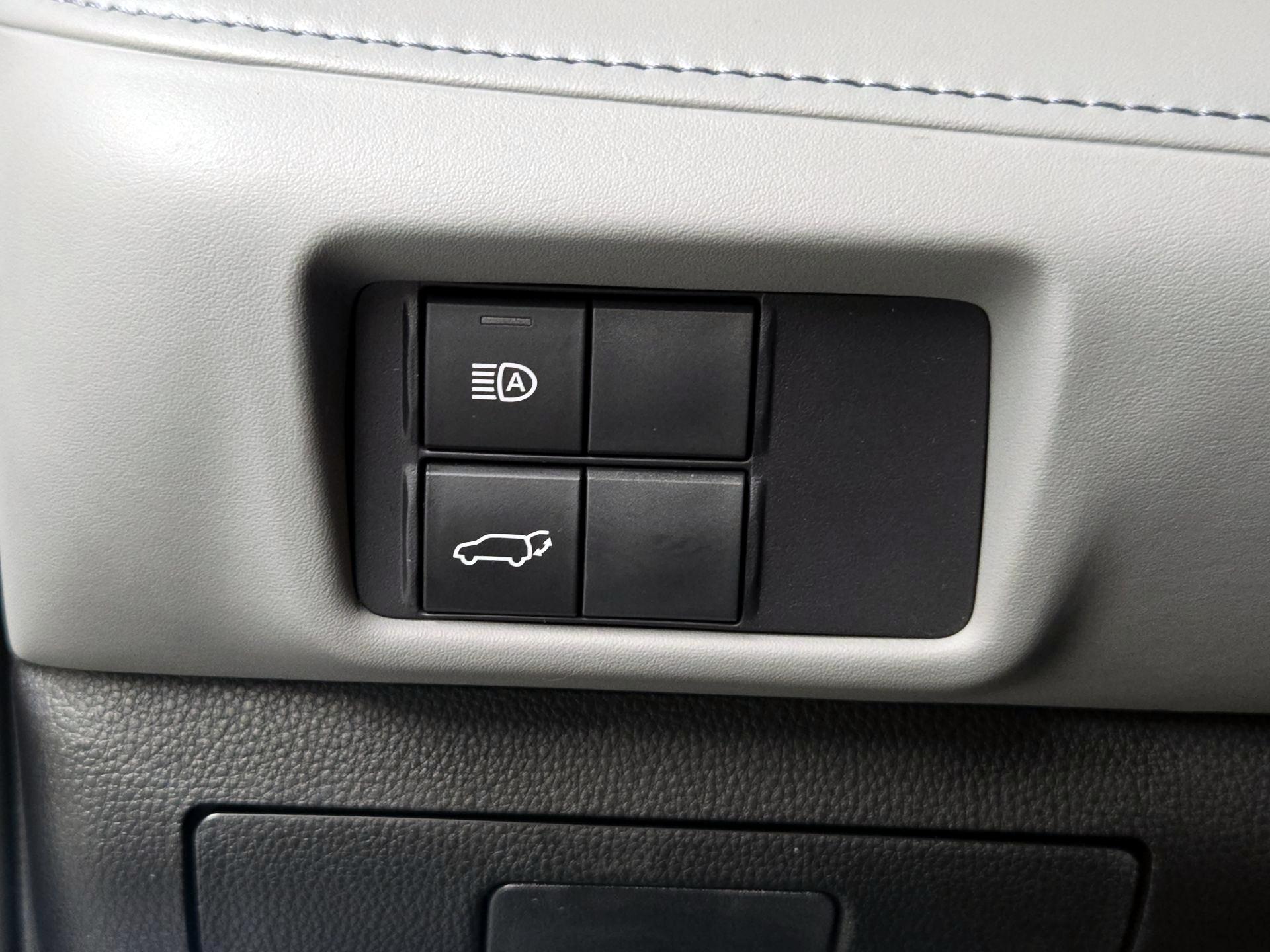 Thumbnail: 2020 Toyota Highlander - 13
