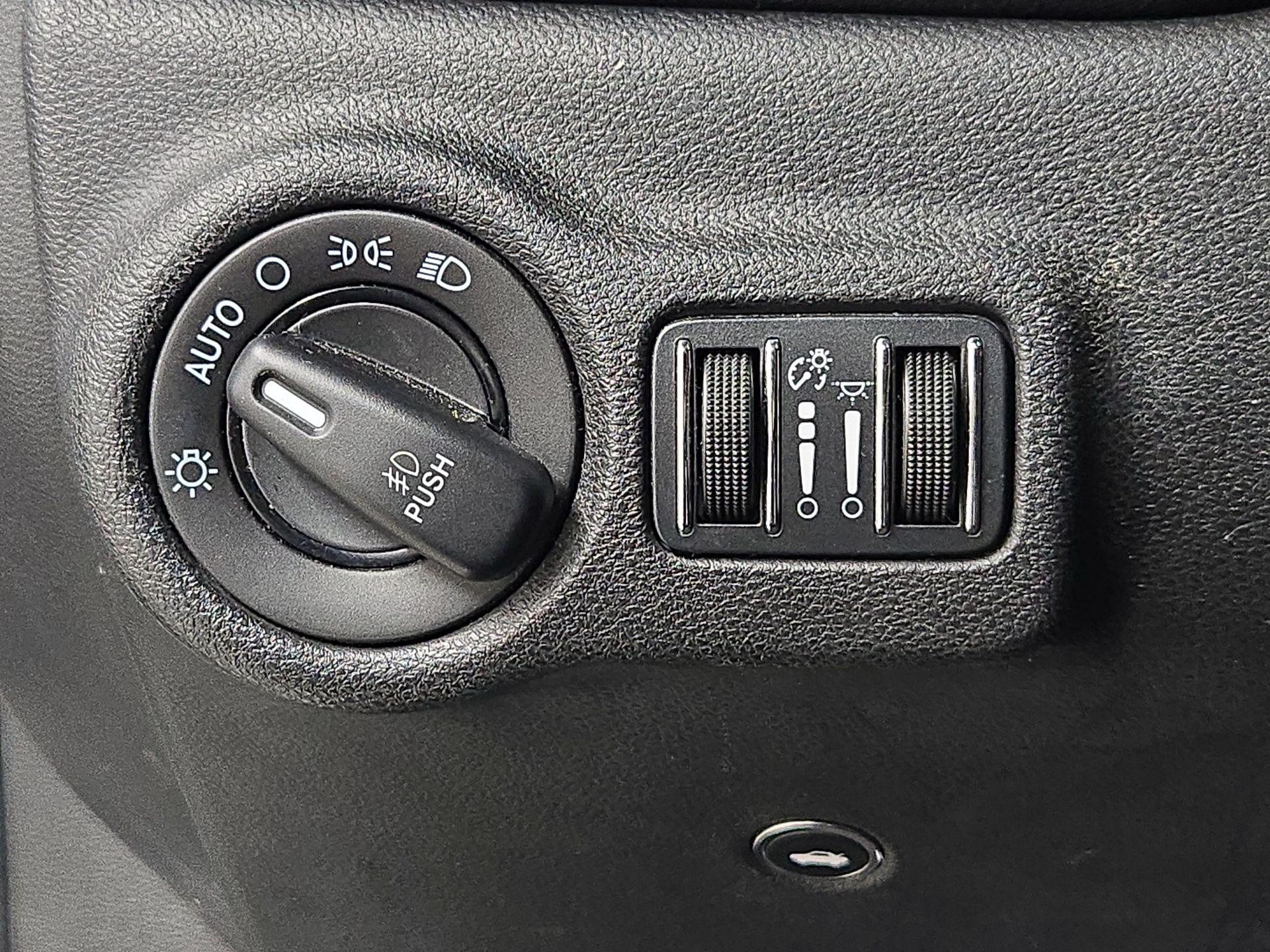 Thumbnail: 2016 Dodge Dart - 13