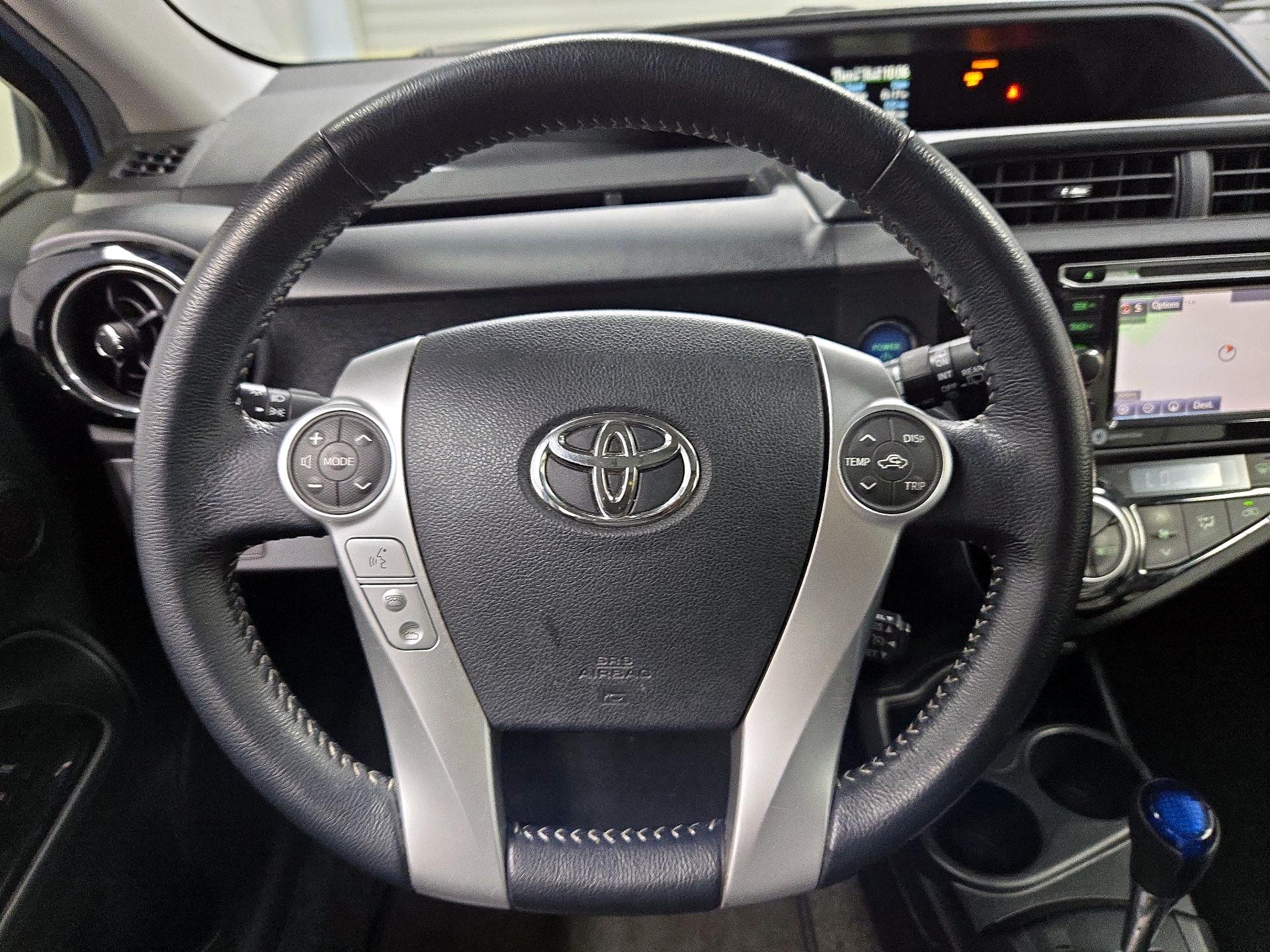 Thumbnail: 2015 Toyota Prius c - 10