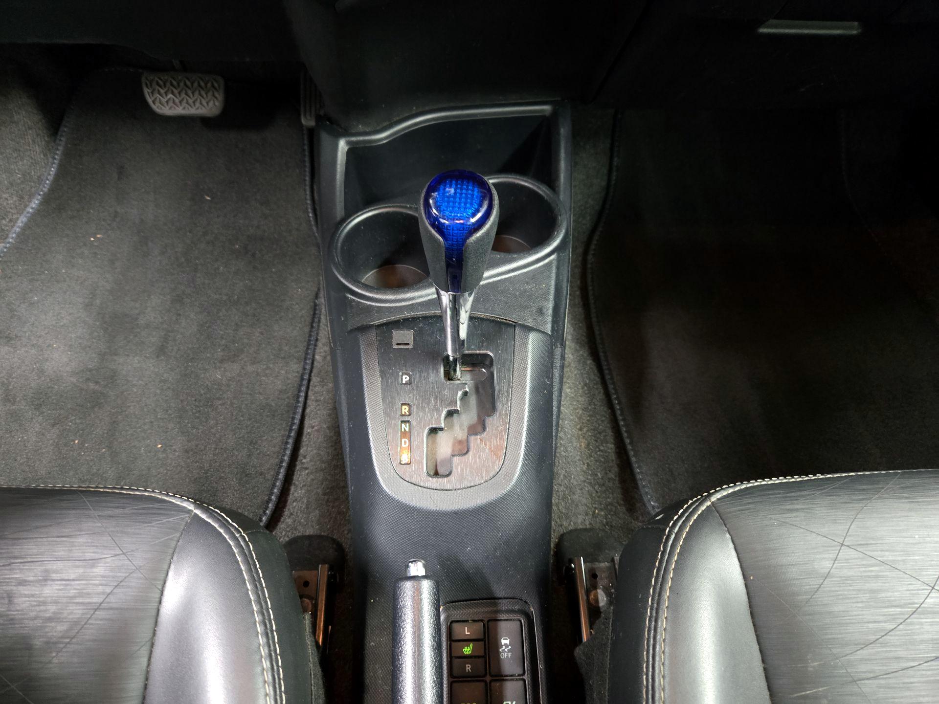 Thumbnail: 2015 Toyota Prius c - 18