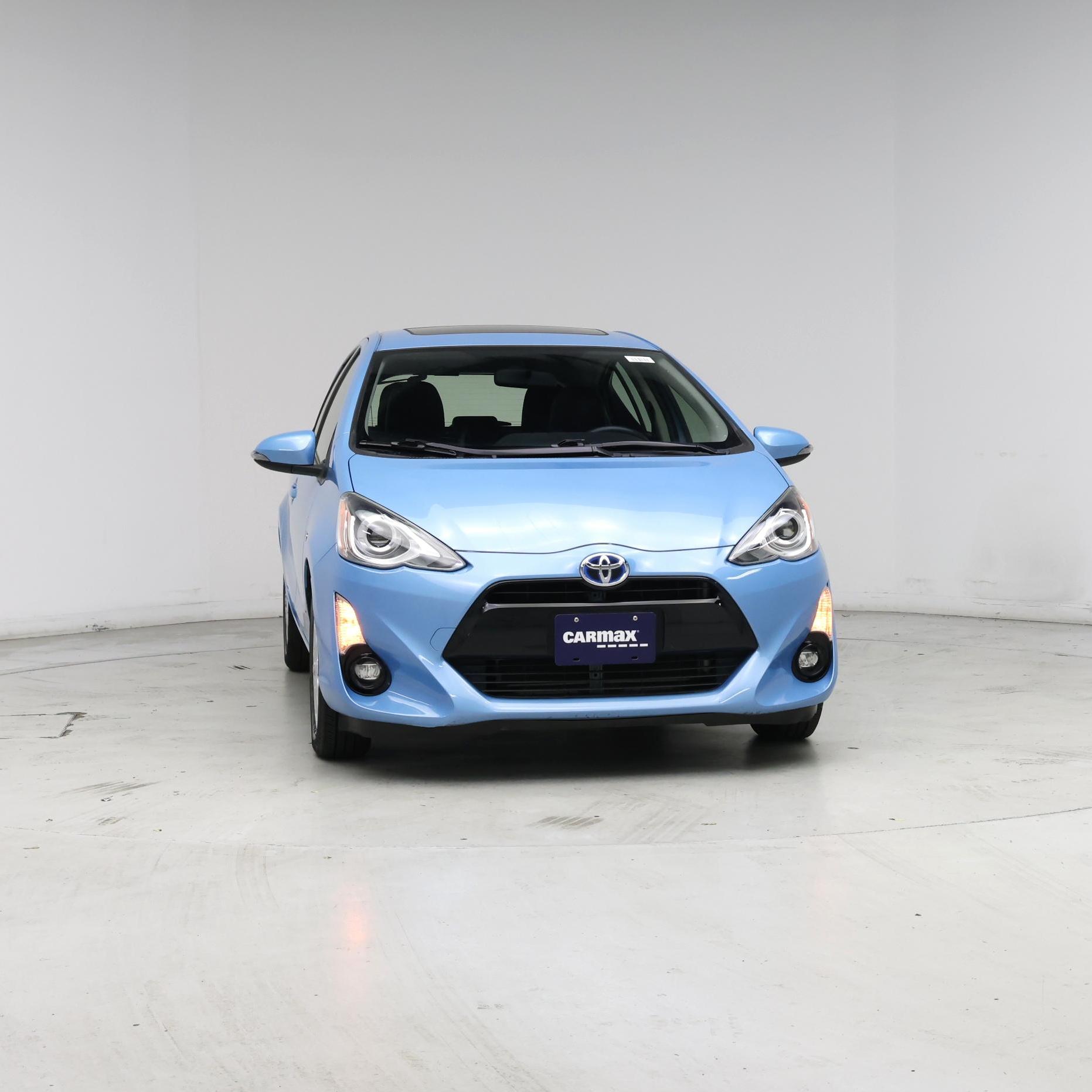 Thumbnail: 2015 Toyota Prius c - 5