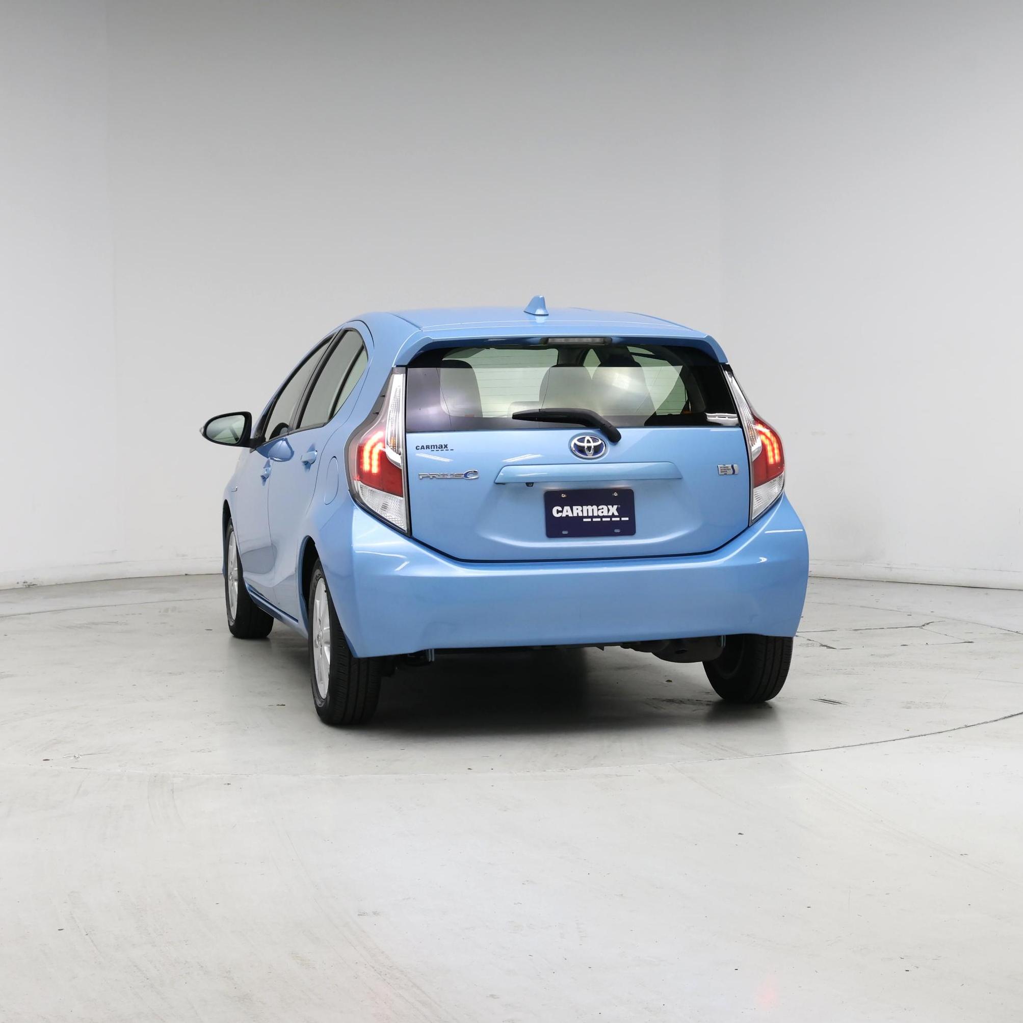 Thumbnail: 2015 Toyota Prius c - 6