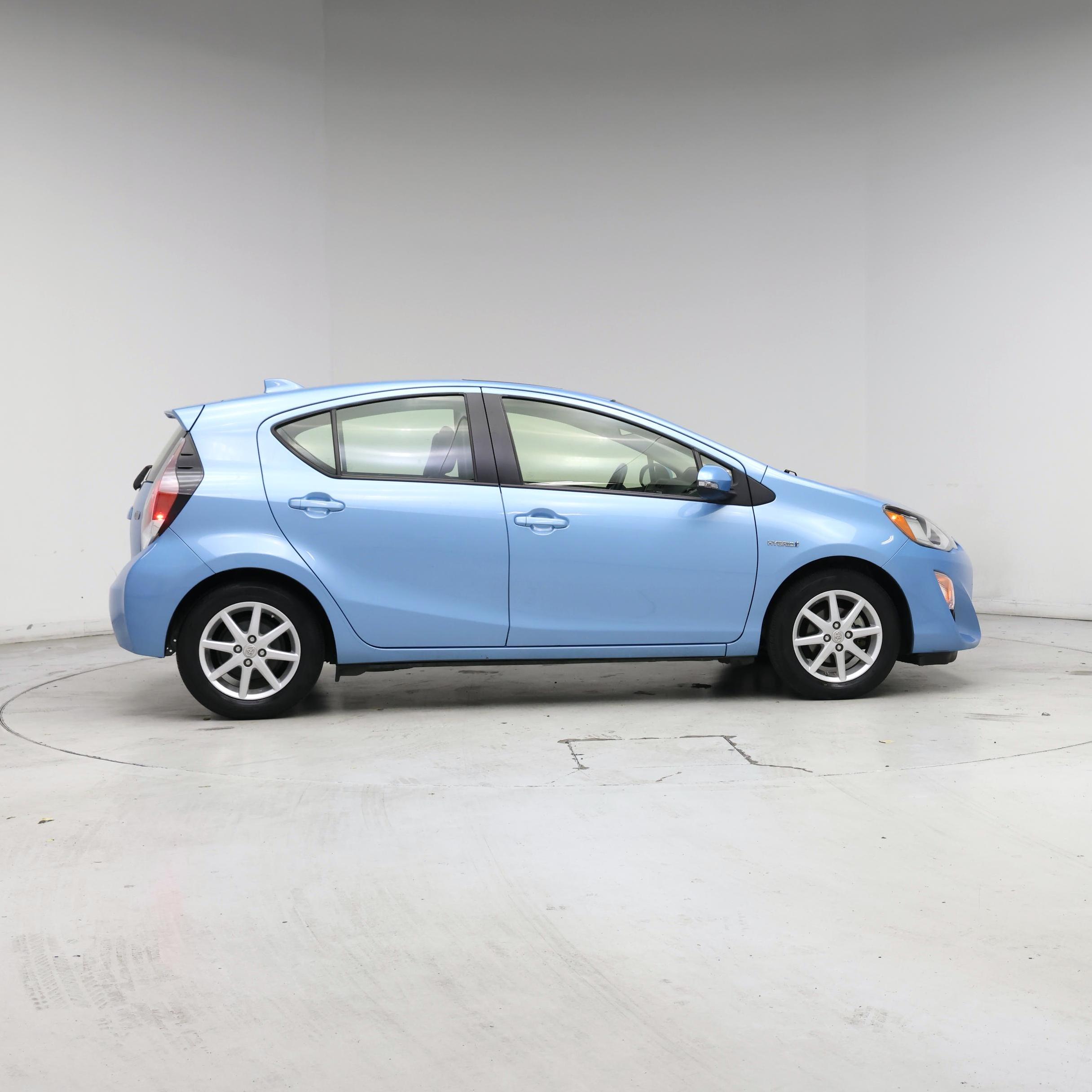 Thumbnail: 2015 Toyota Prius c - 7