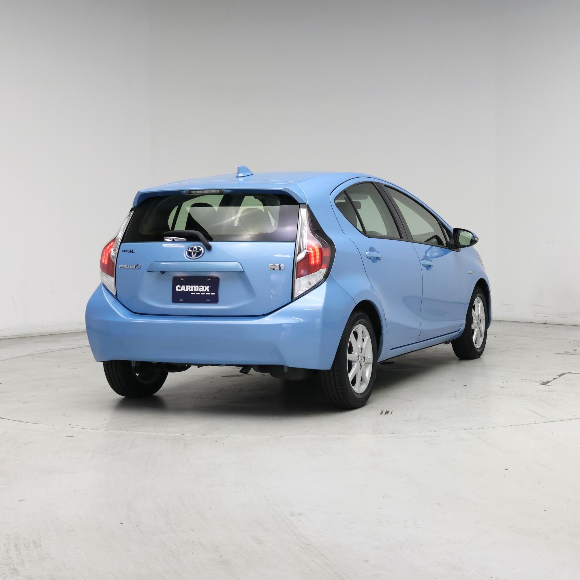 Thumbnail: 2015 Toyota Prius c - 8