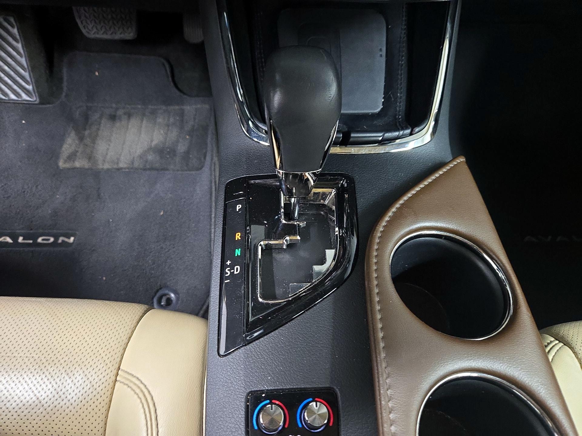 Thumbnail: 2016 Toyota Avalon - 17