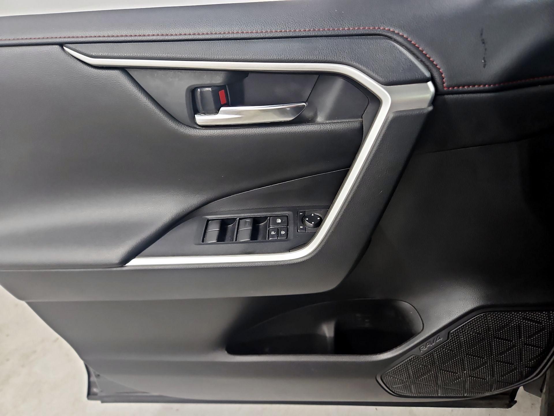 Thumbnail: 2020 Toyota RAV4 - 12