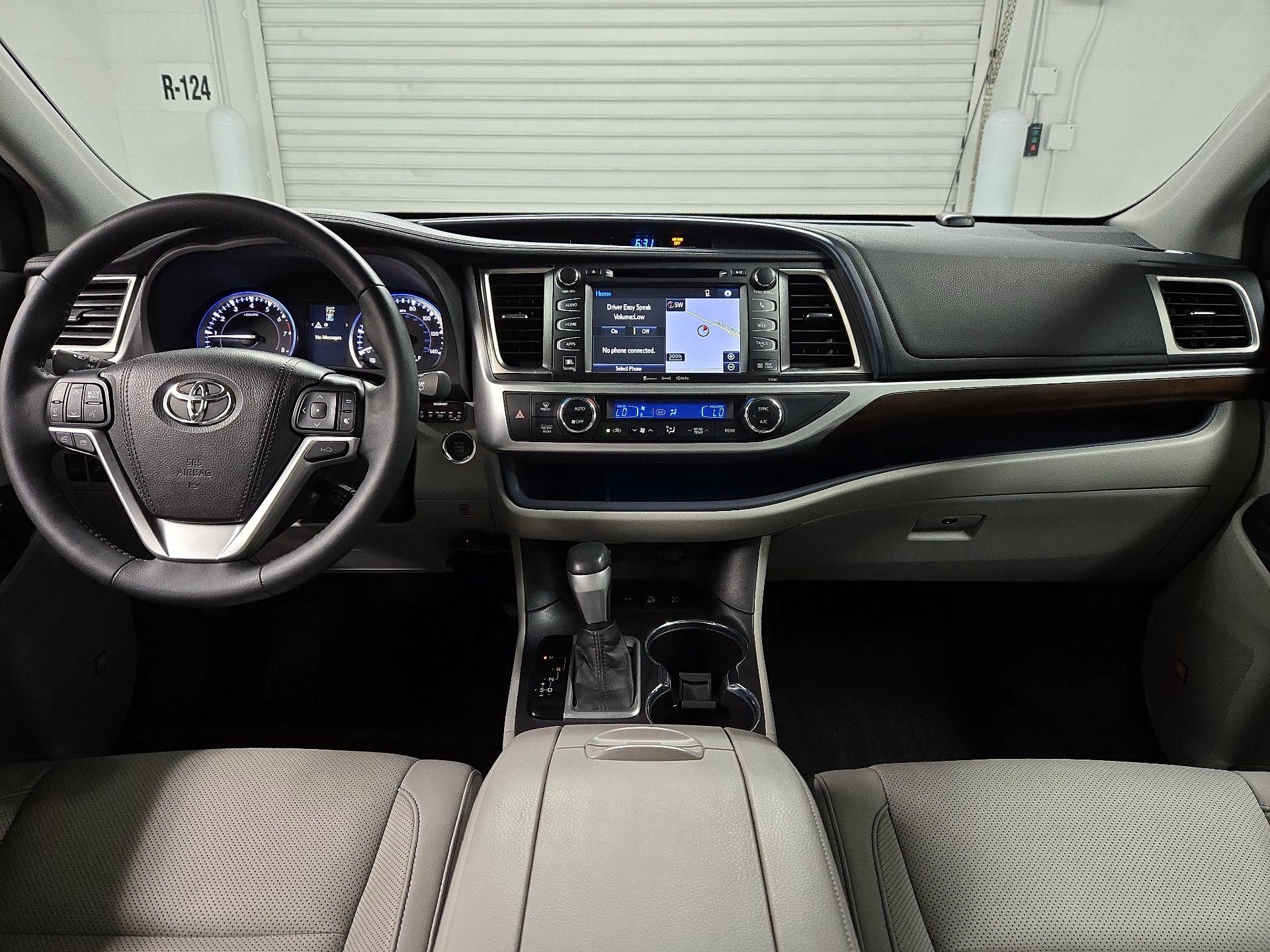Thumbnail: 2016 Toyota Highlander - 9