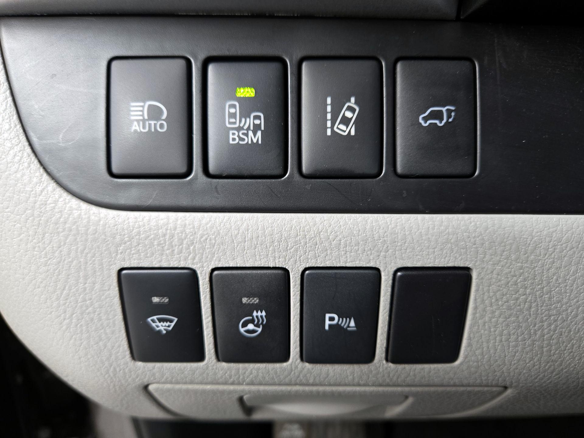 Thumbnail: 2016 Toyota Highlander - 13
