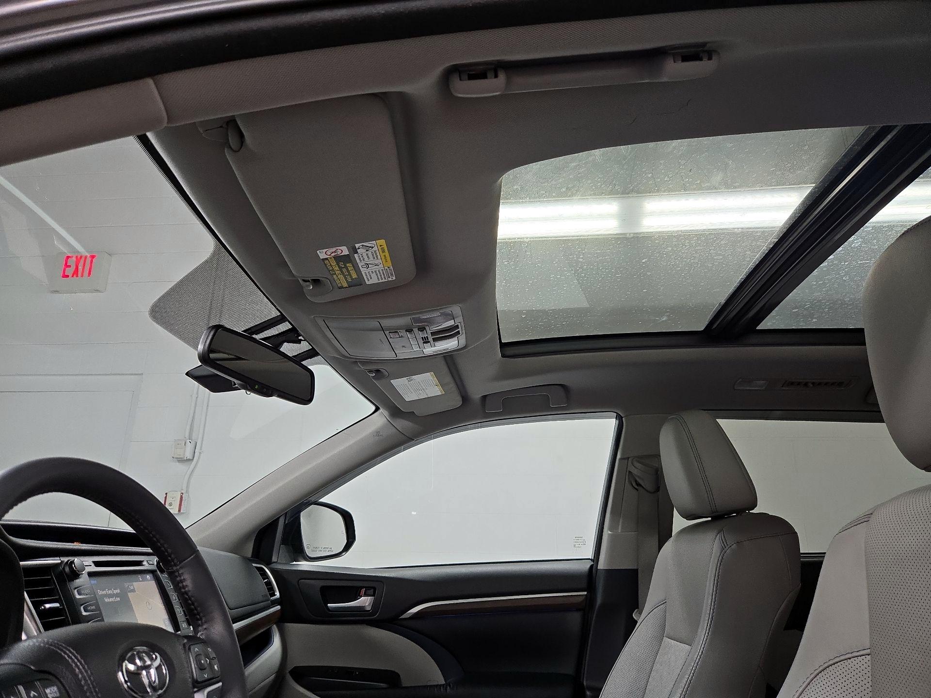 Thumbnail: 2016 Toyota Highlander - 20