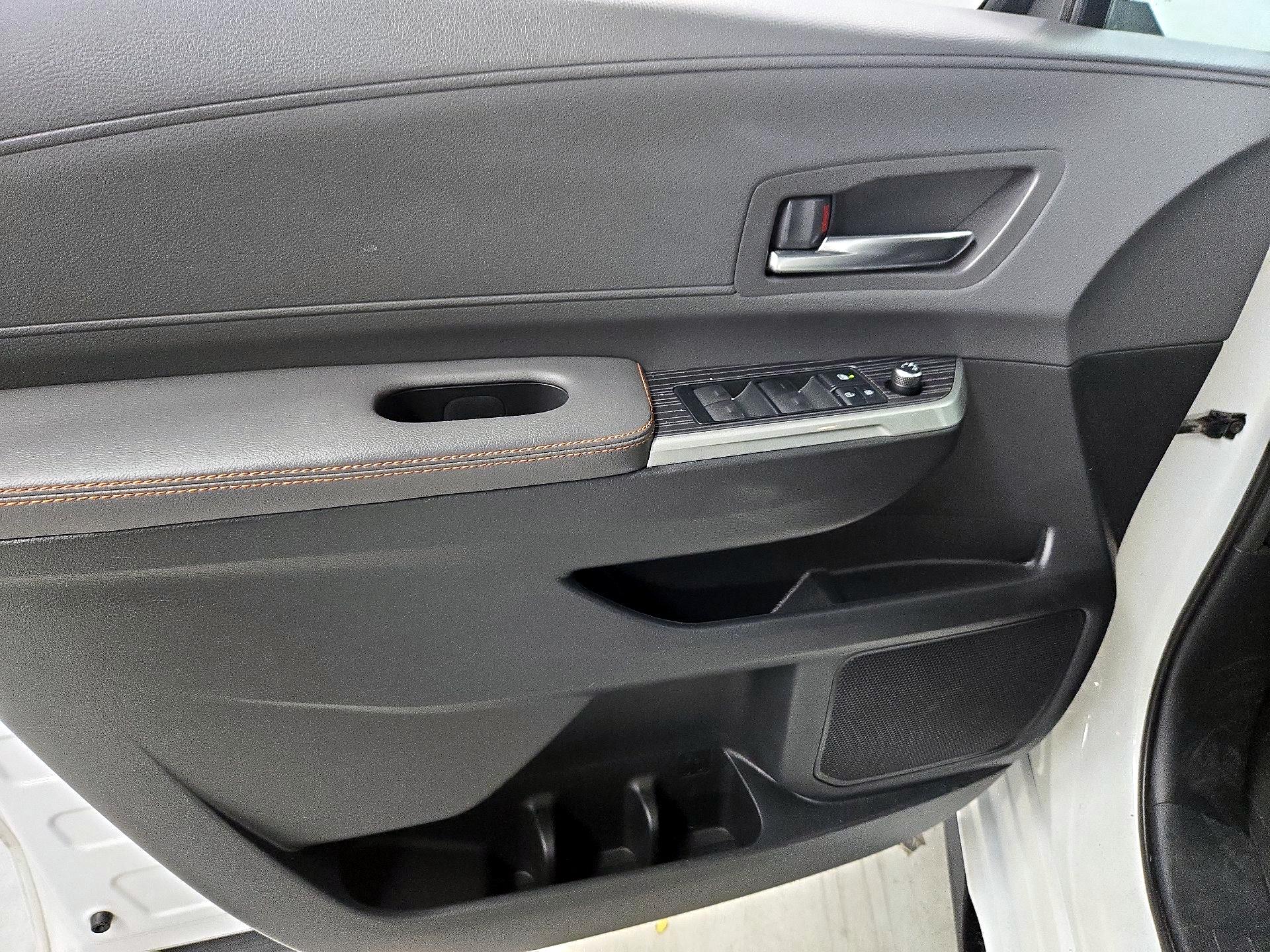 Thumbnail: 2021 Toyota Sienna - 12