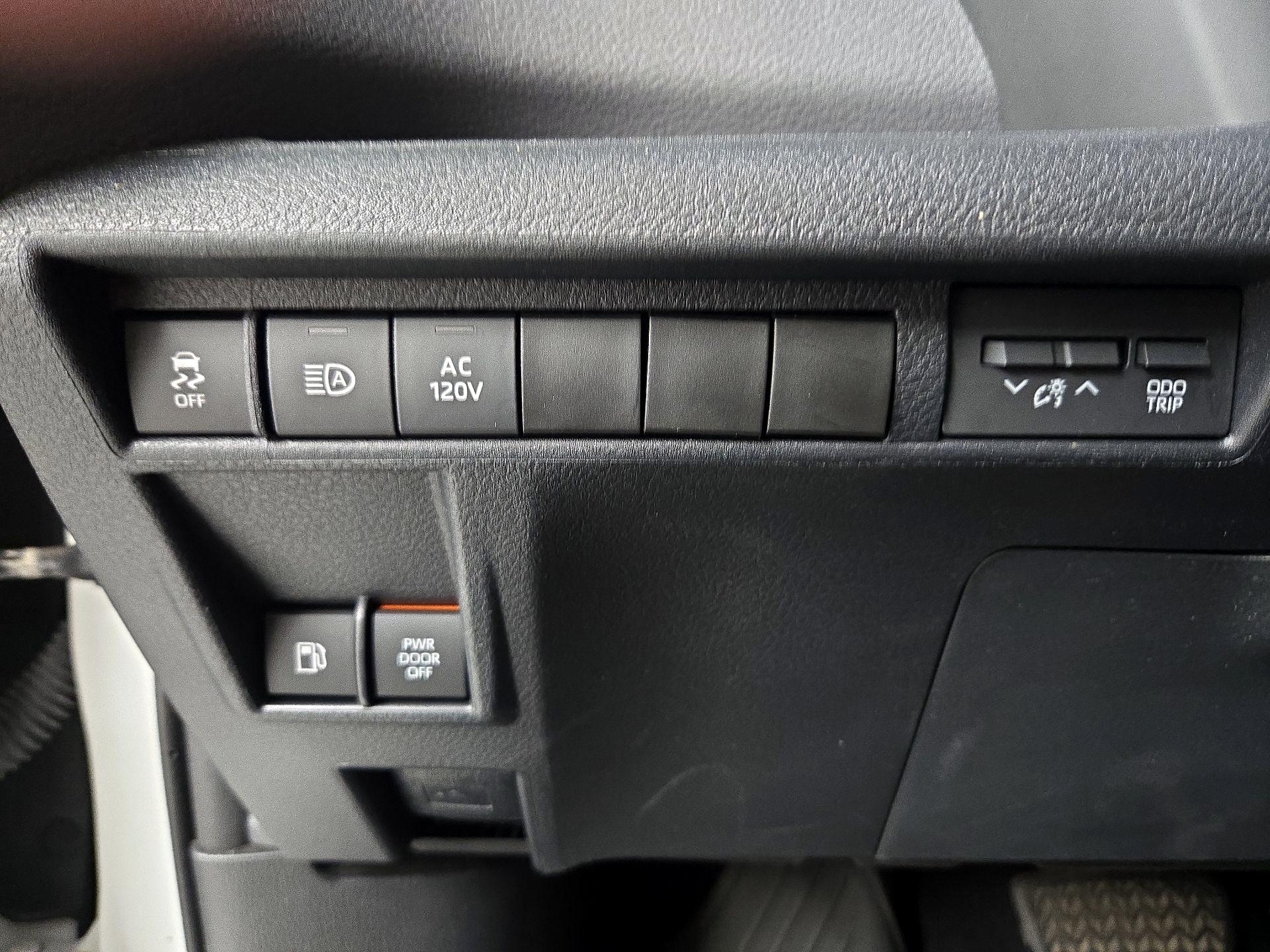 Thumbnail: 2021 Toyota Sienna - 13
