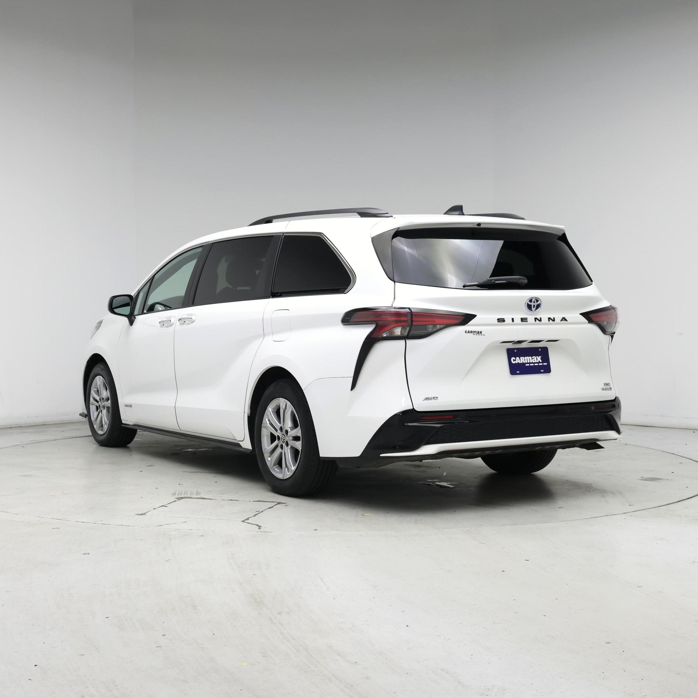 Thumbnail: 2021 Toyota Sienna - 2