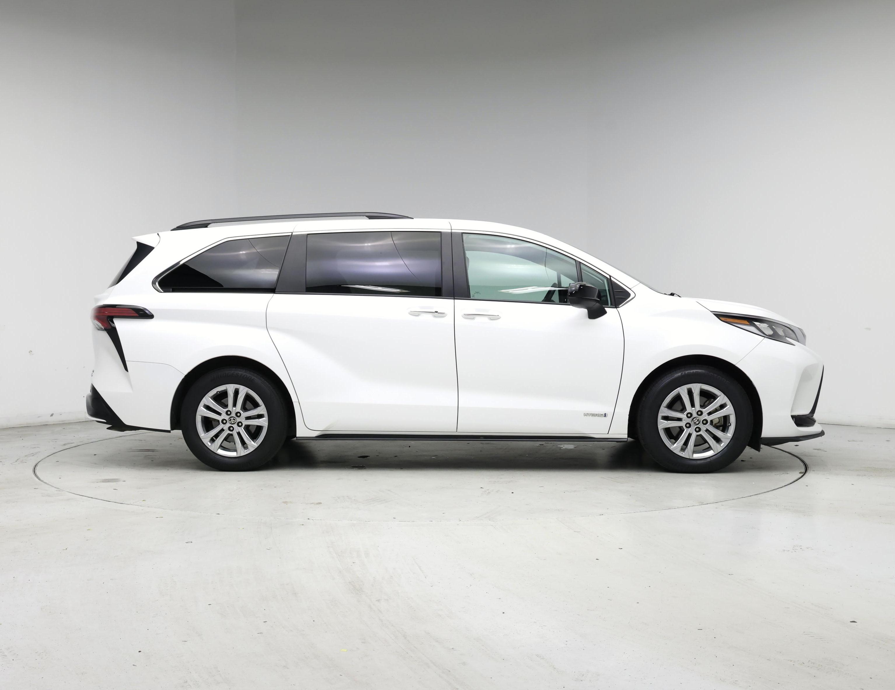 Thumbnail: 2021 Toyota Sienna - 7