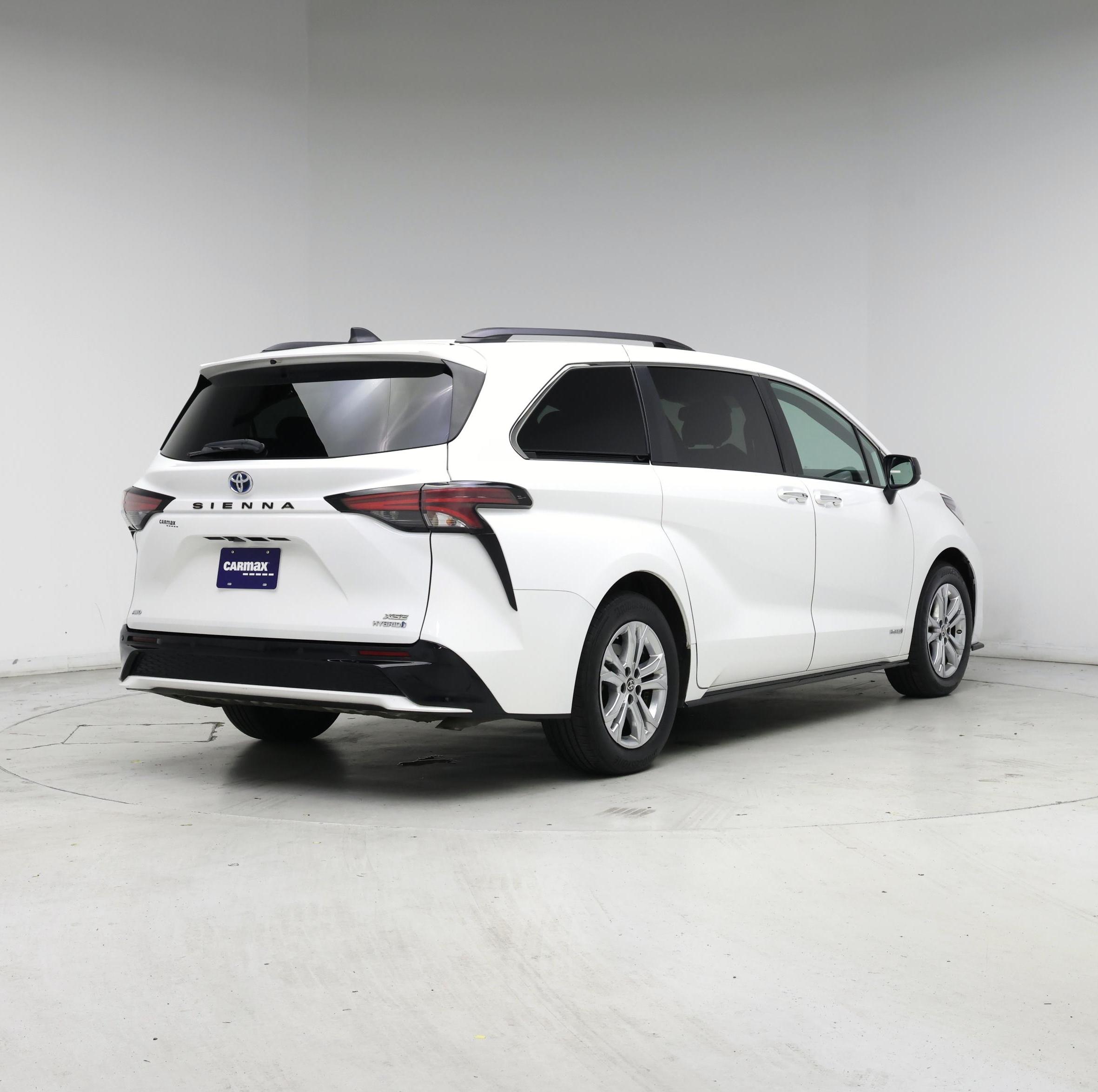 Thumbnail: 2021 Toyota Sienna - 8