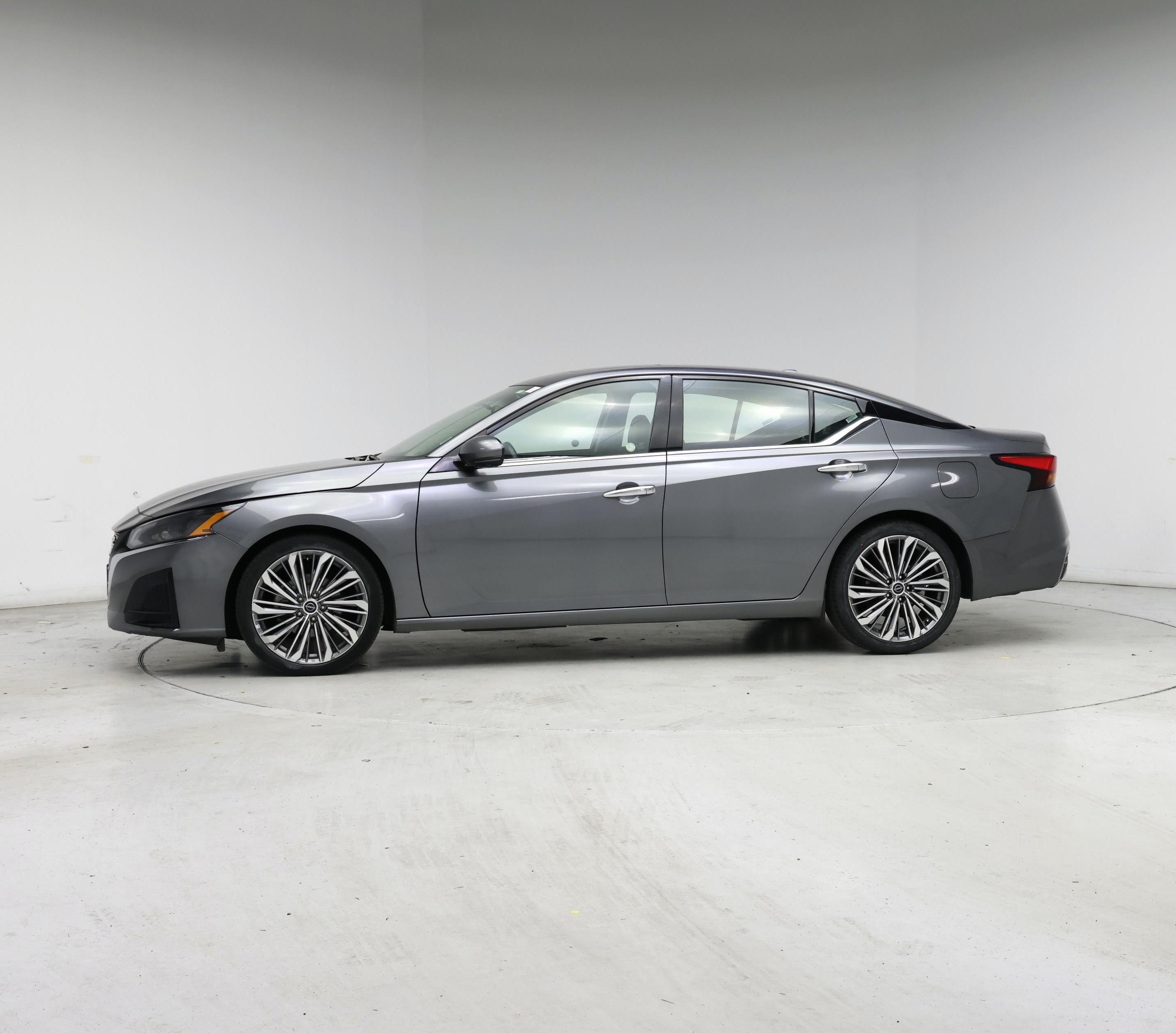 Thumbnail: 2023 Nissan Altima - 3