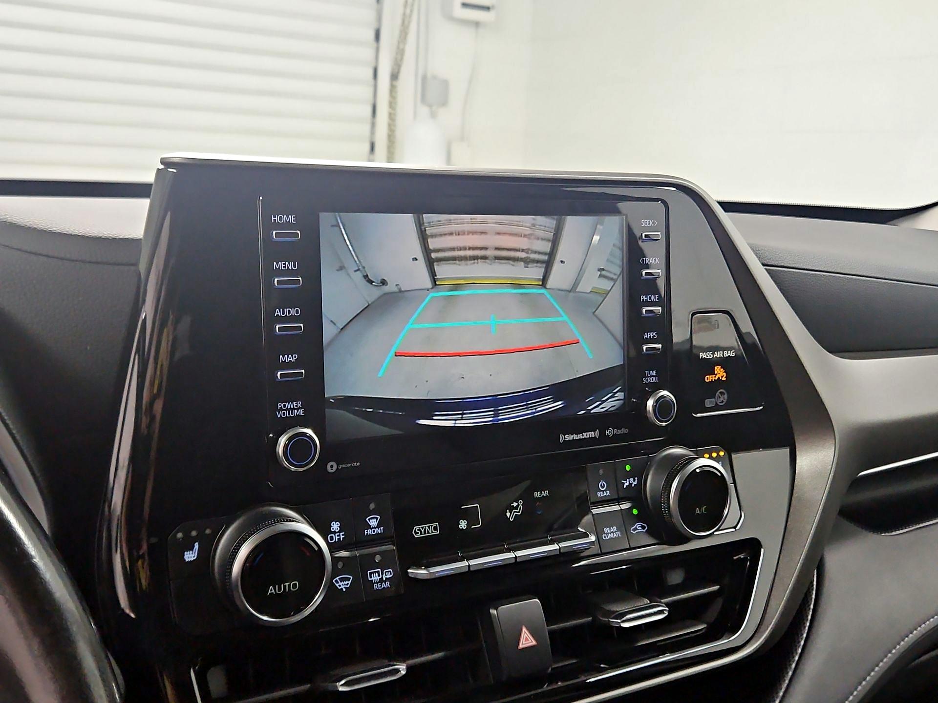Thumbnail: 2020 Toyota Highlander - 15