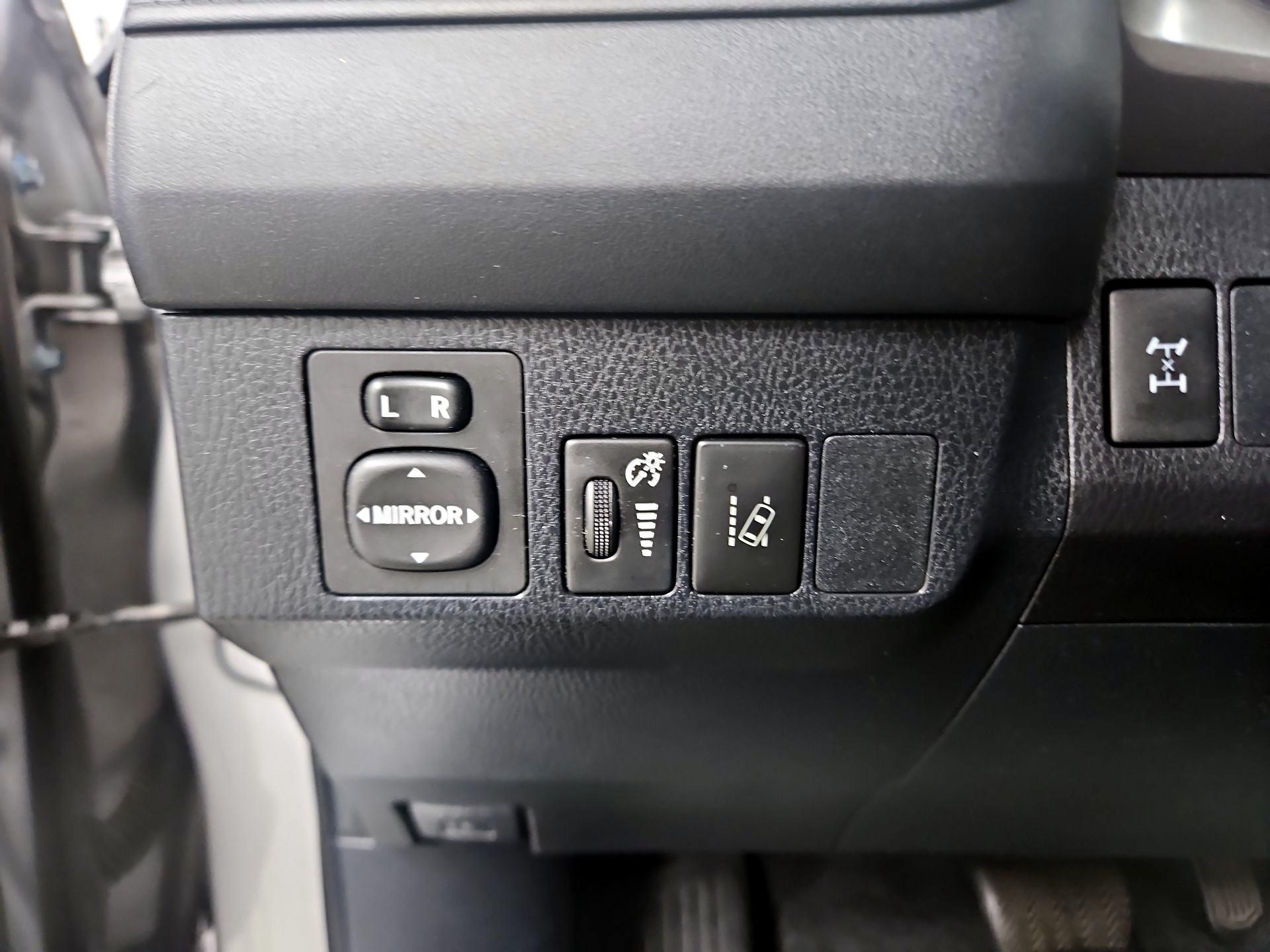 Thumbnail: 2018 Toyota RAV4 - 13