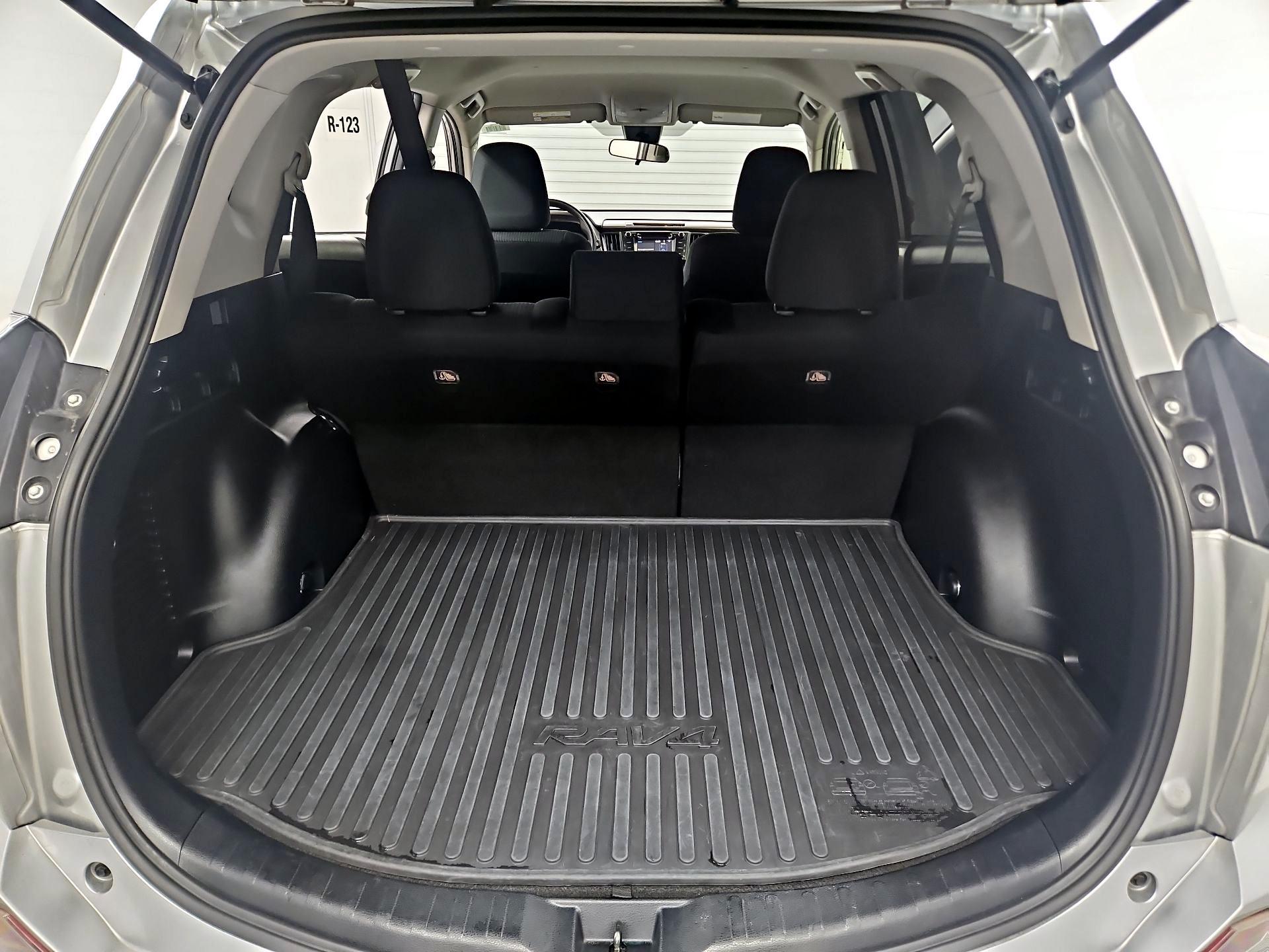 Thumbnail: 2018 Toyota RAV4 - 20